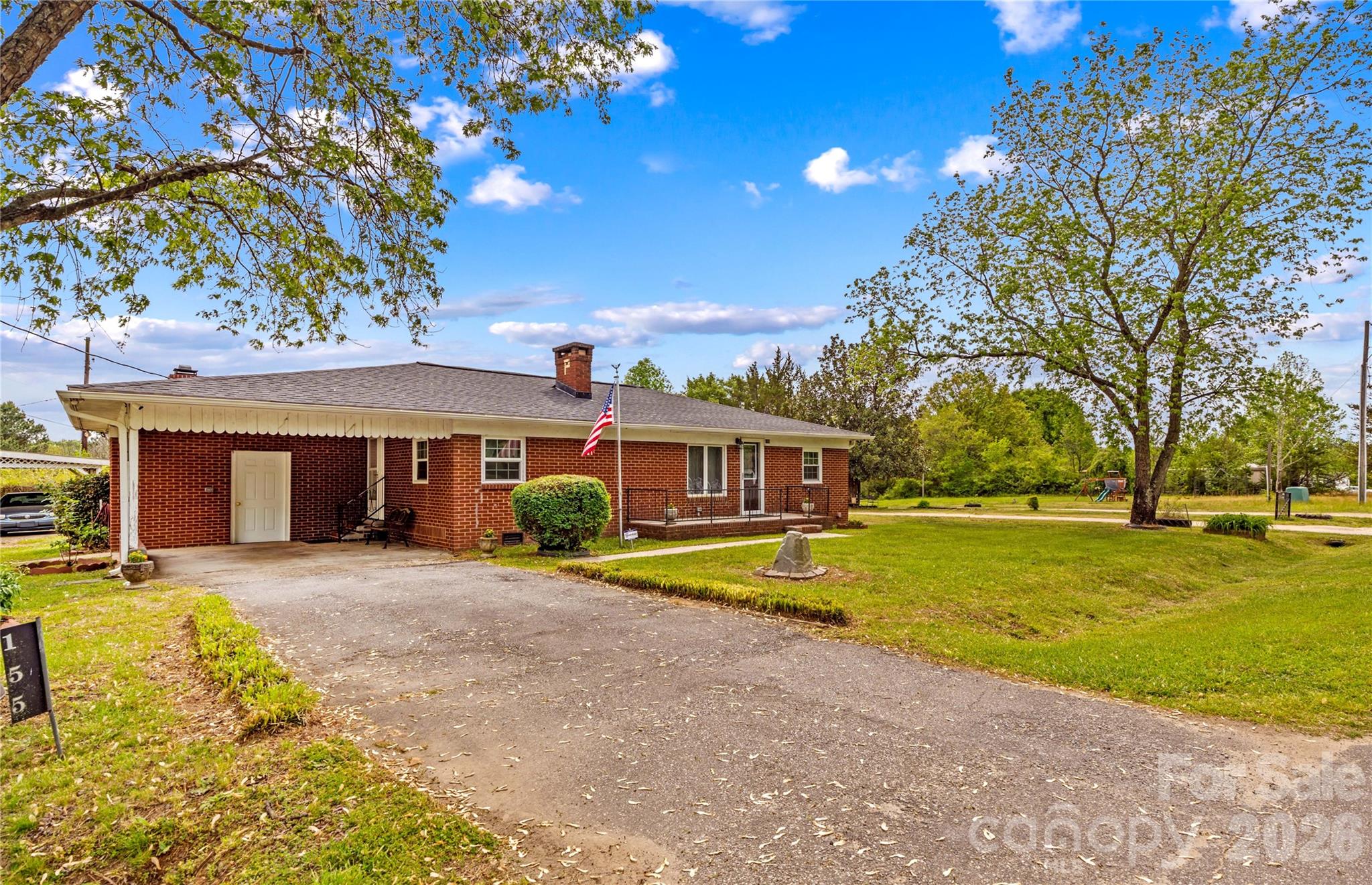 155 Parkertown Road — Mooresville