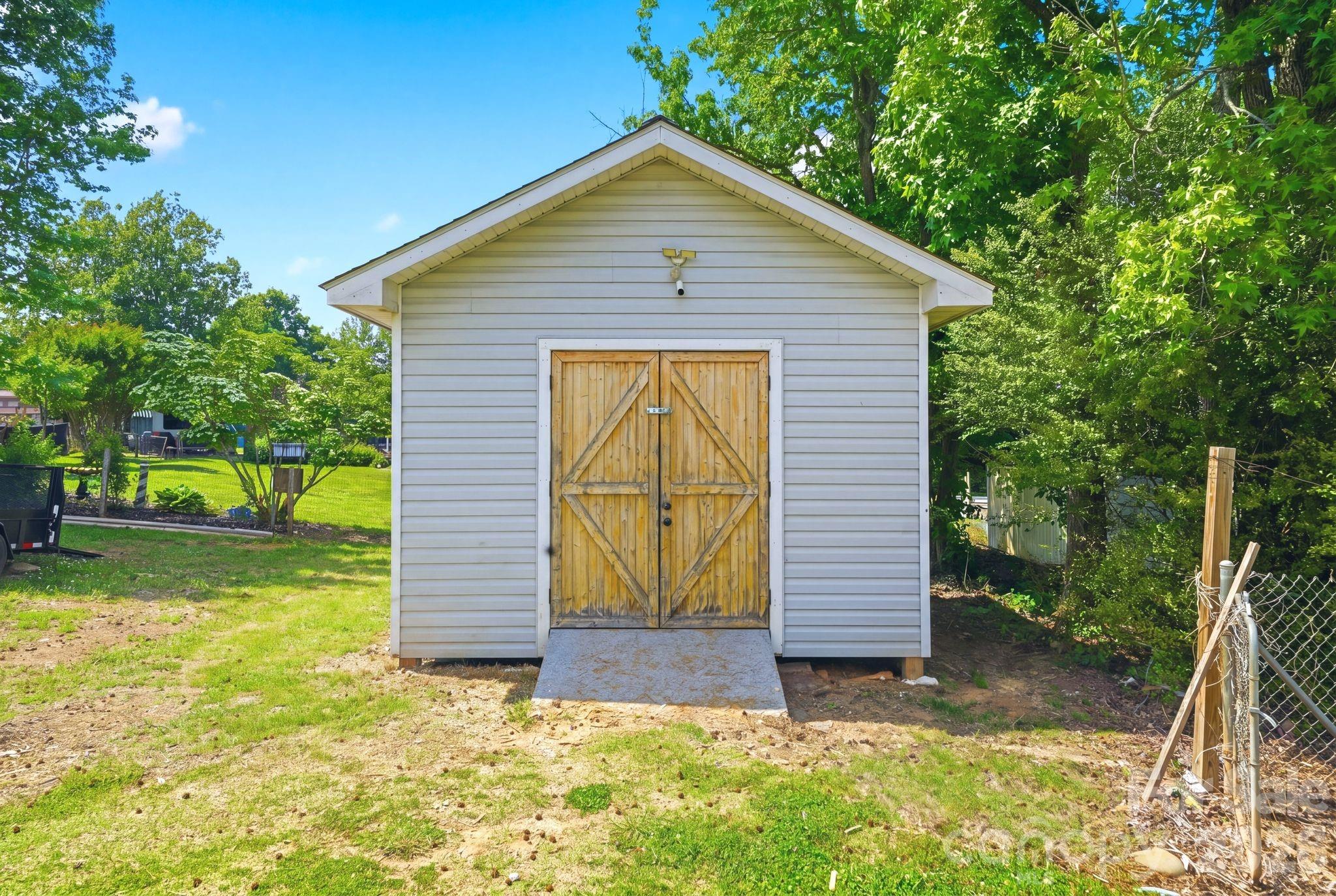 232 Summertree Drive — Troutman