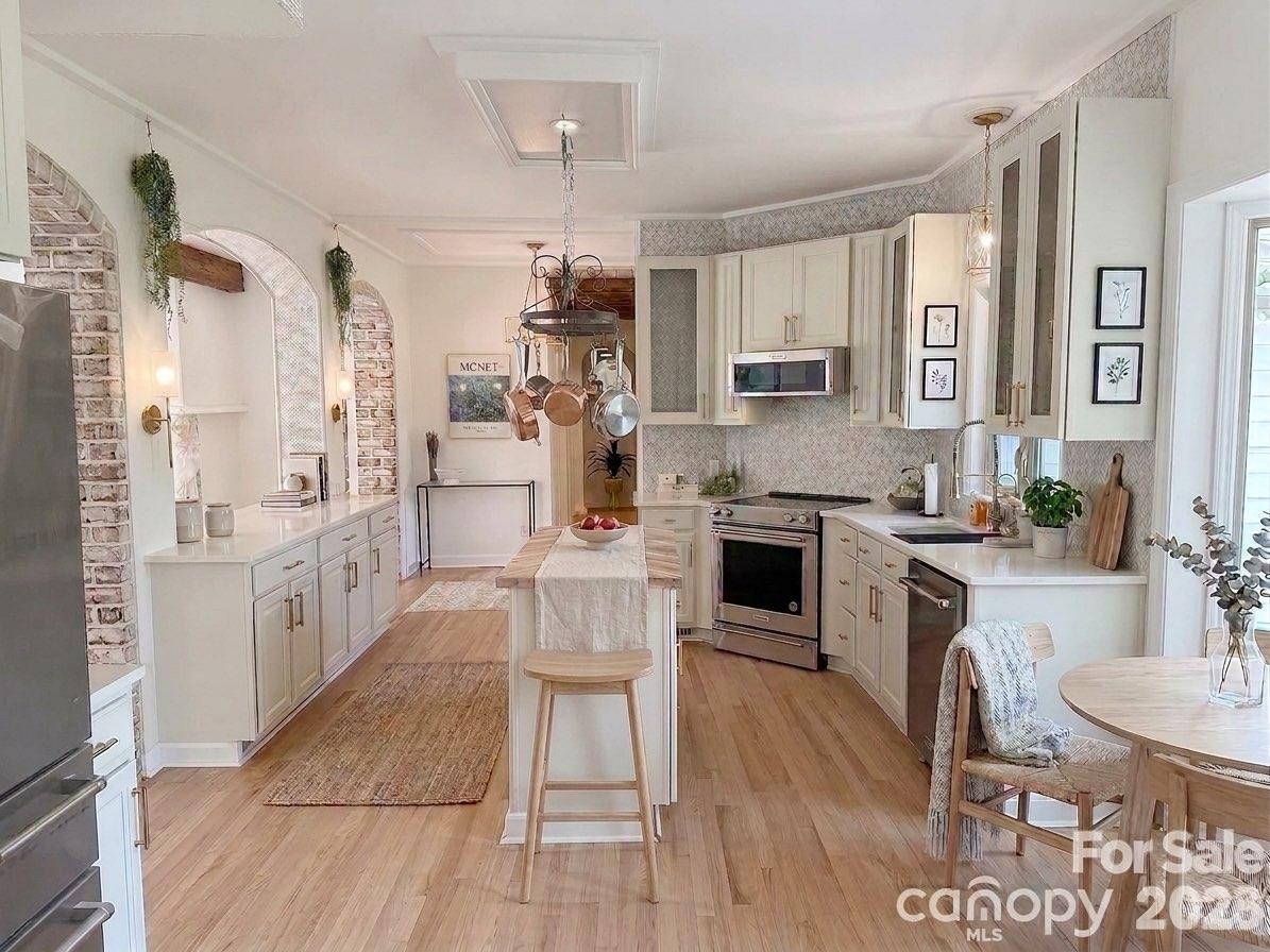 13033 Asbury Chapel Road — Huntersville