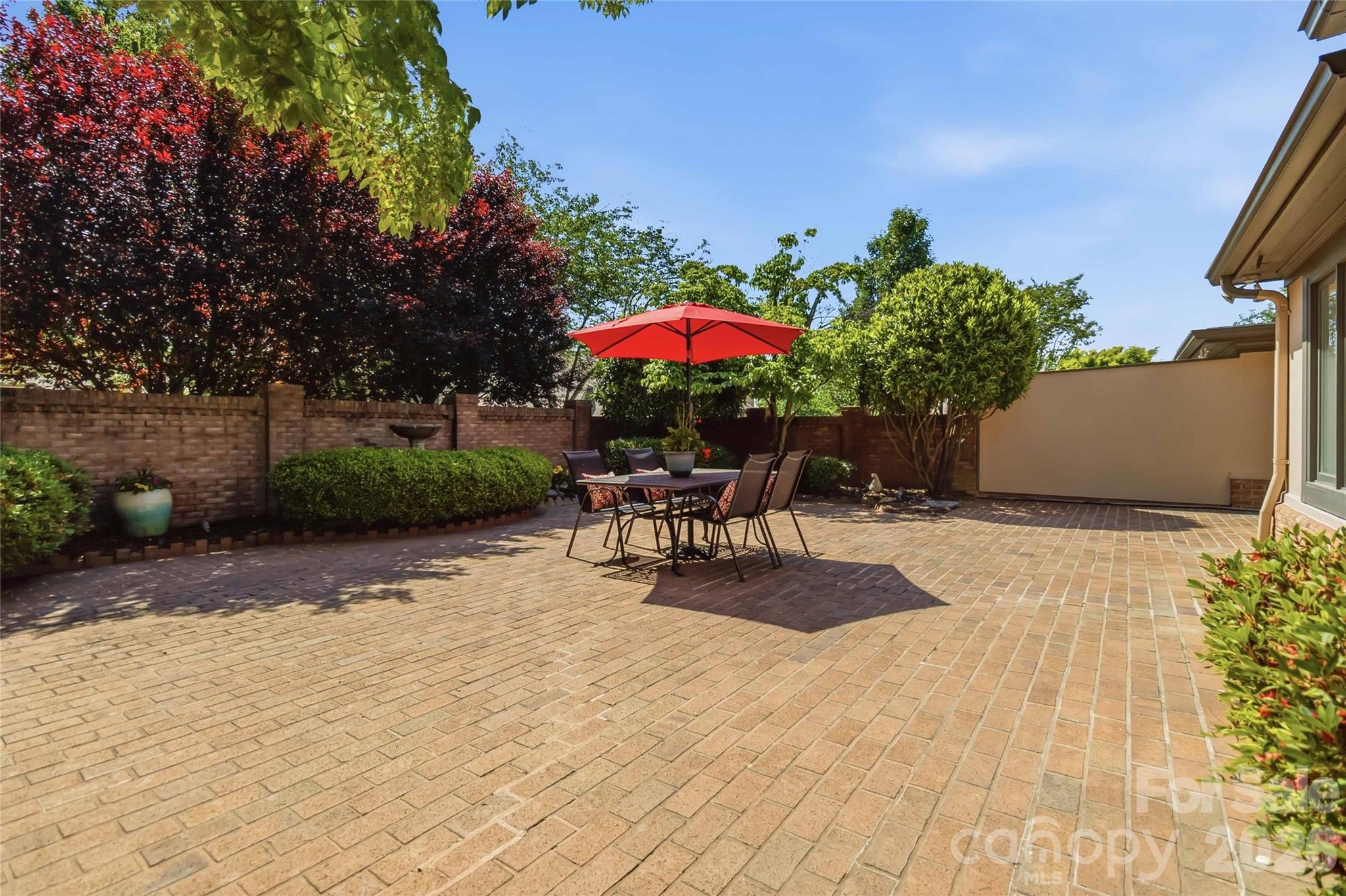 5740 Ballinard Lane — Charlotte