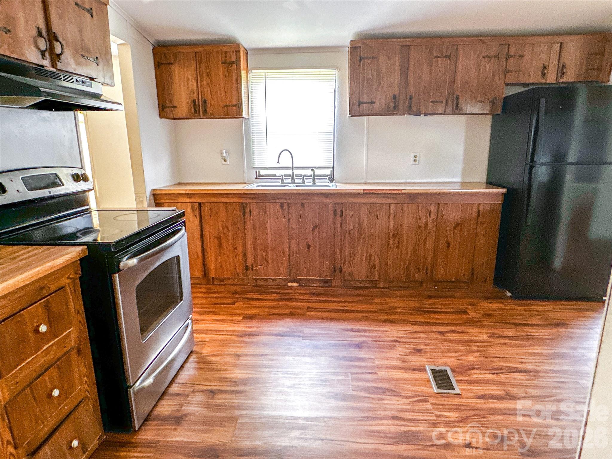 6 Lake Eden Circle — Black Mountain