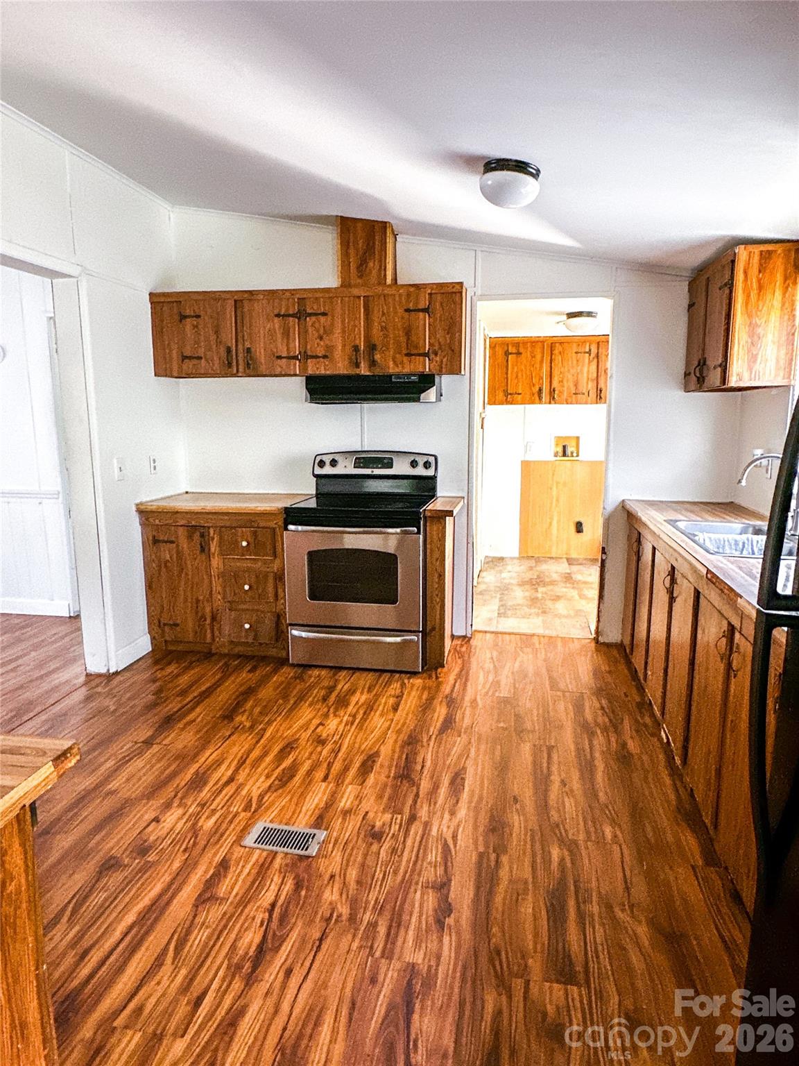 6 Lake Eden Circle — Black Mountain