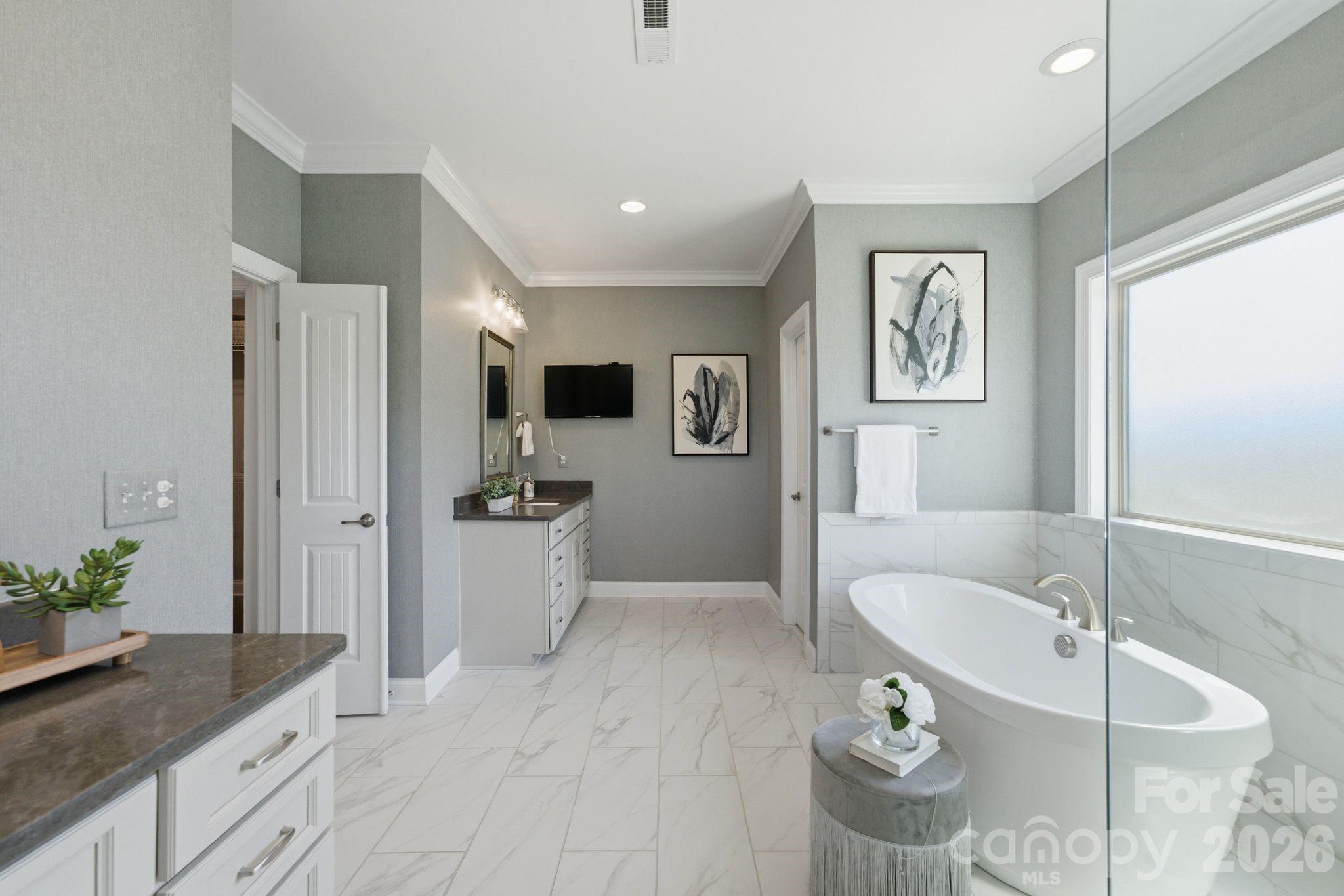 1020 Liggets Drive — Matthews