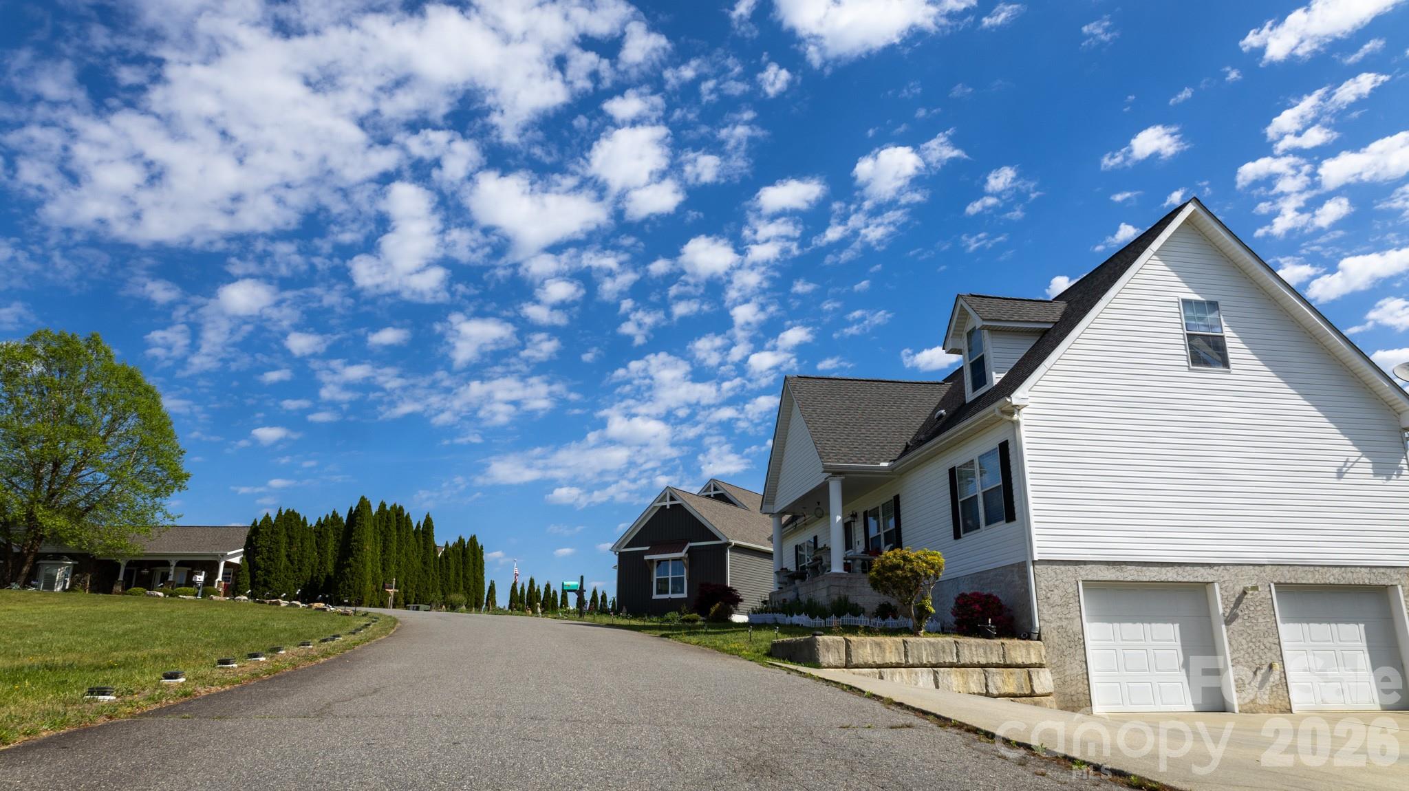 100 Bend View Drive — Marshall