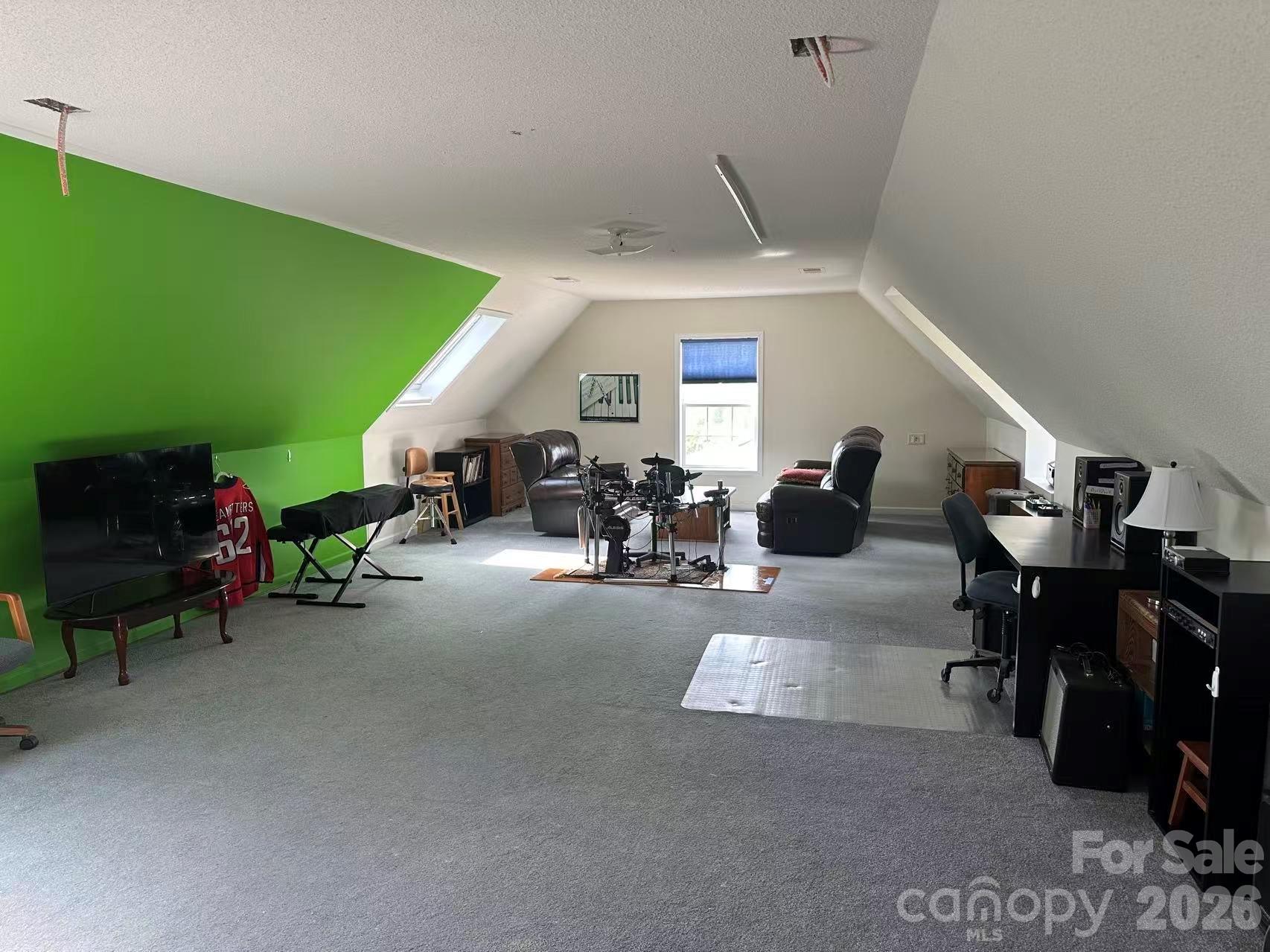100 Bend View Drive — Marshall
