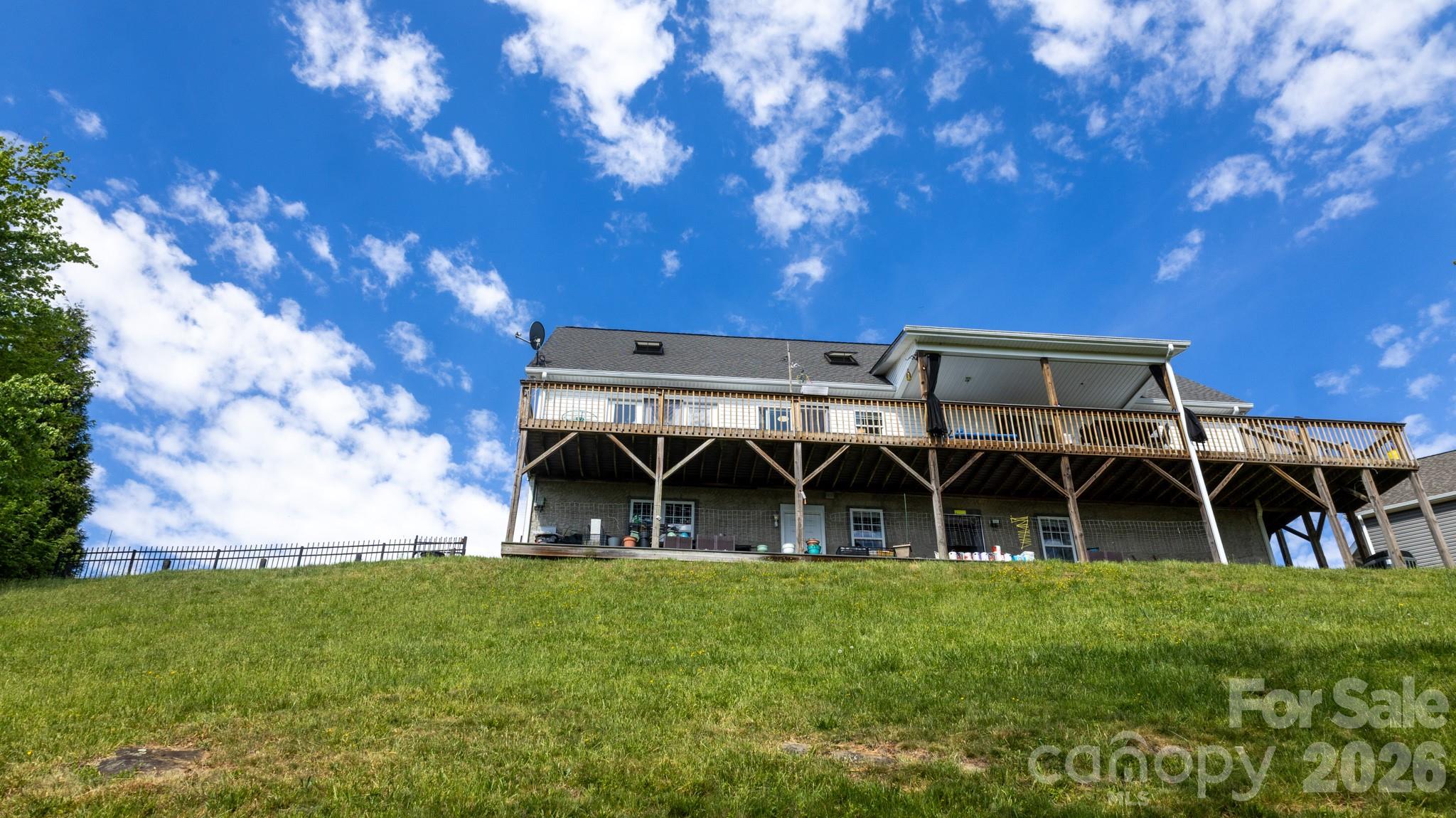 100 Bend View Drive — Marshall