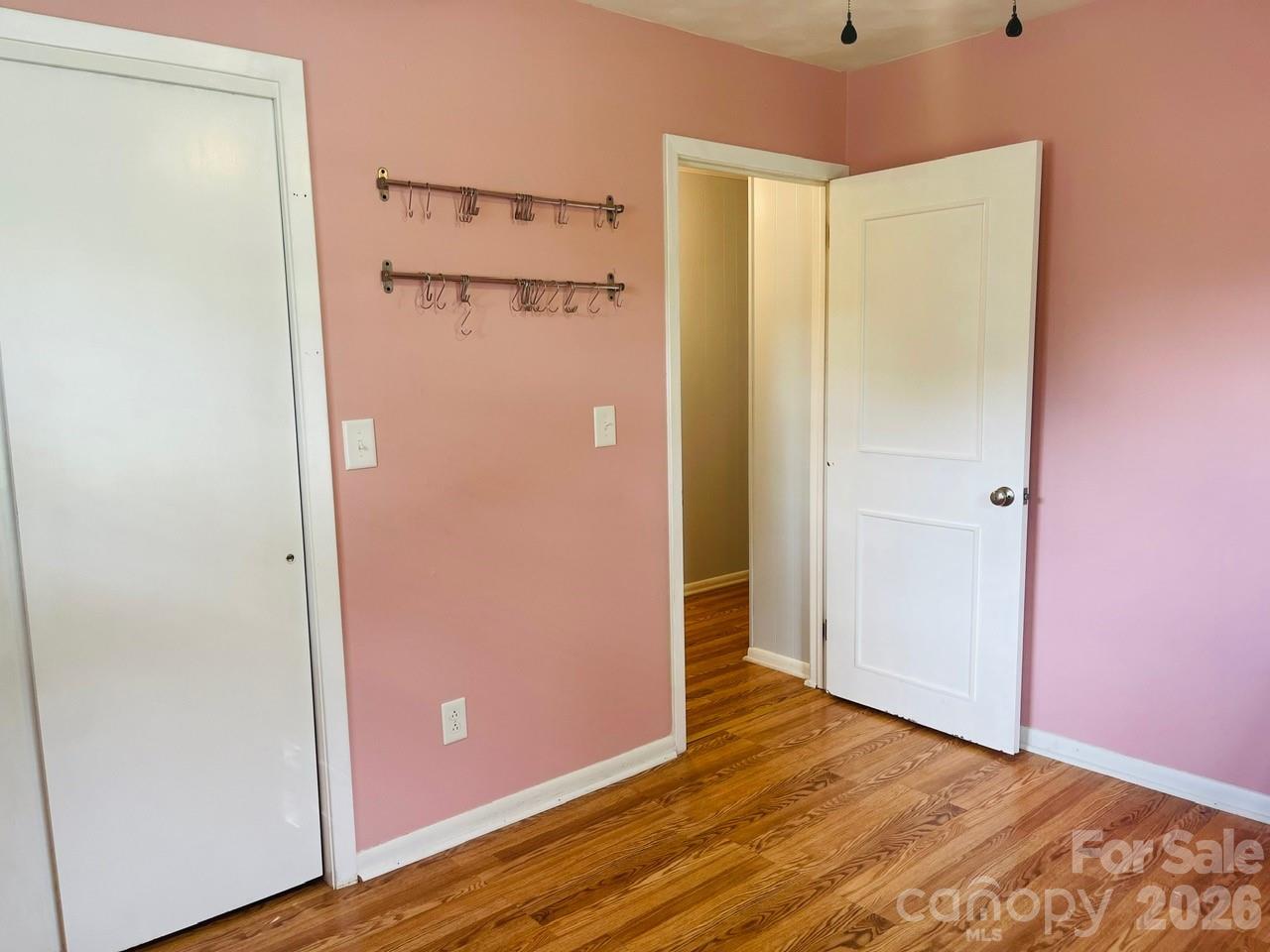 348 Random Drive — New London