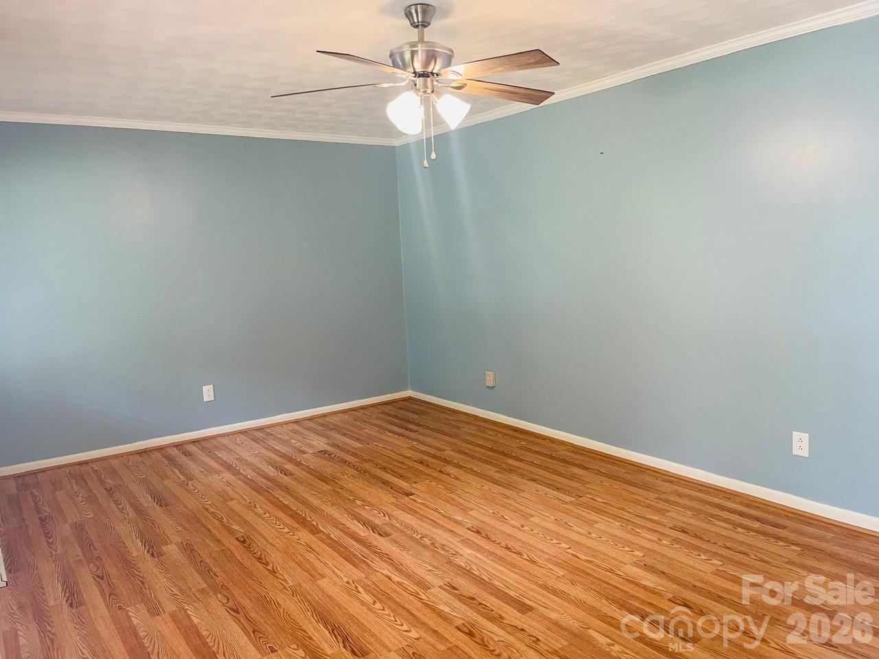 348 Random Drive — New London