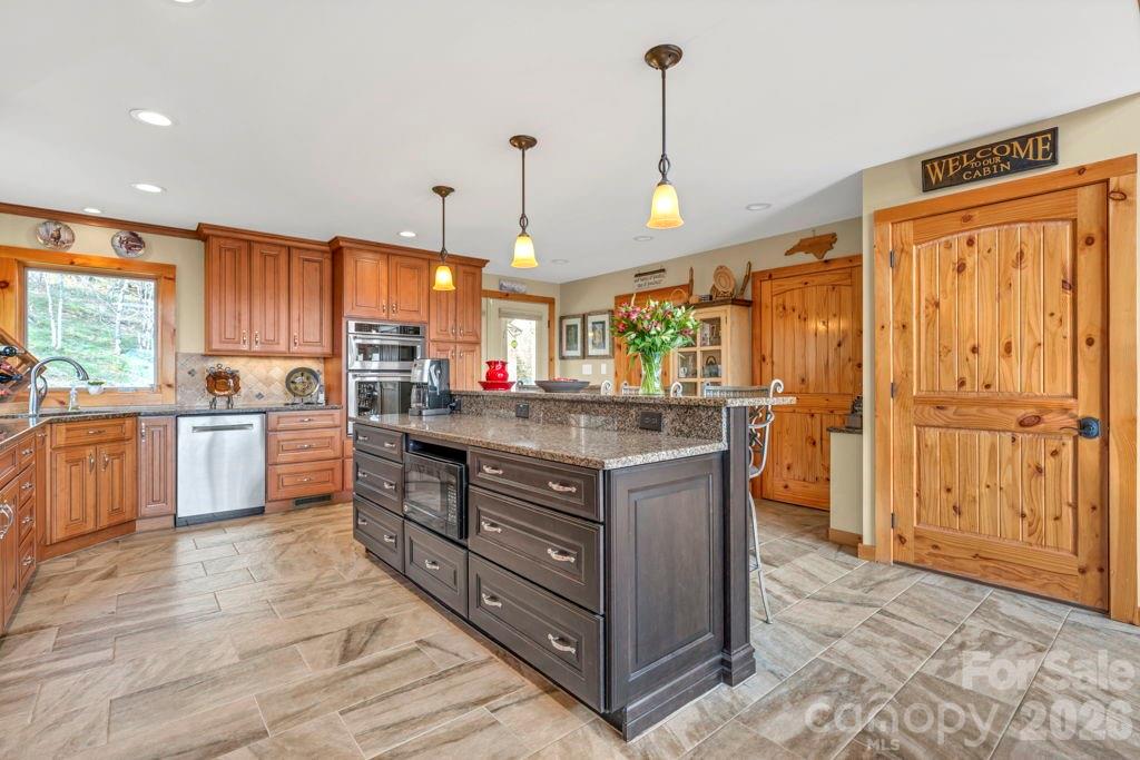 7054 Grandview Circle — Newland