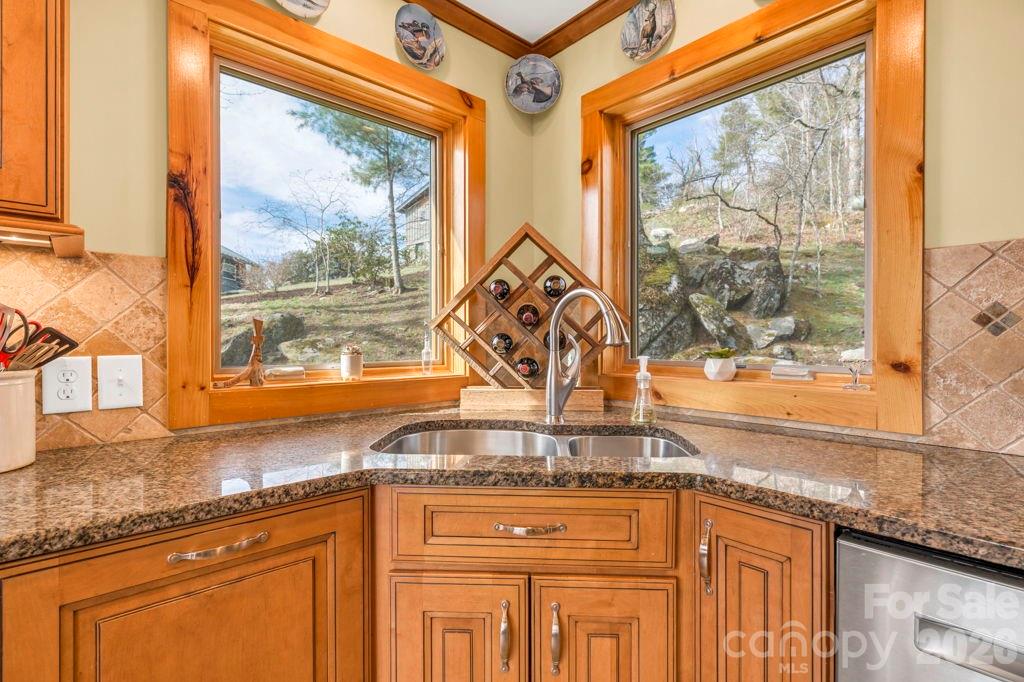 7054 Grandview Circle — Newland