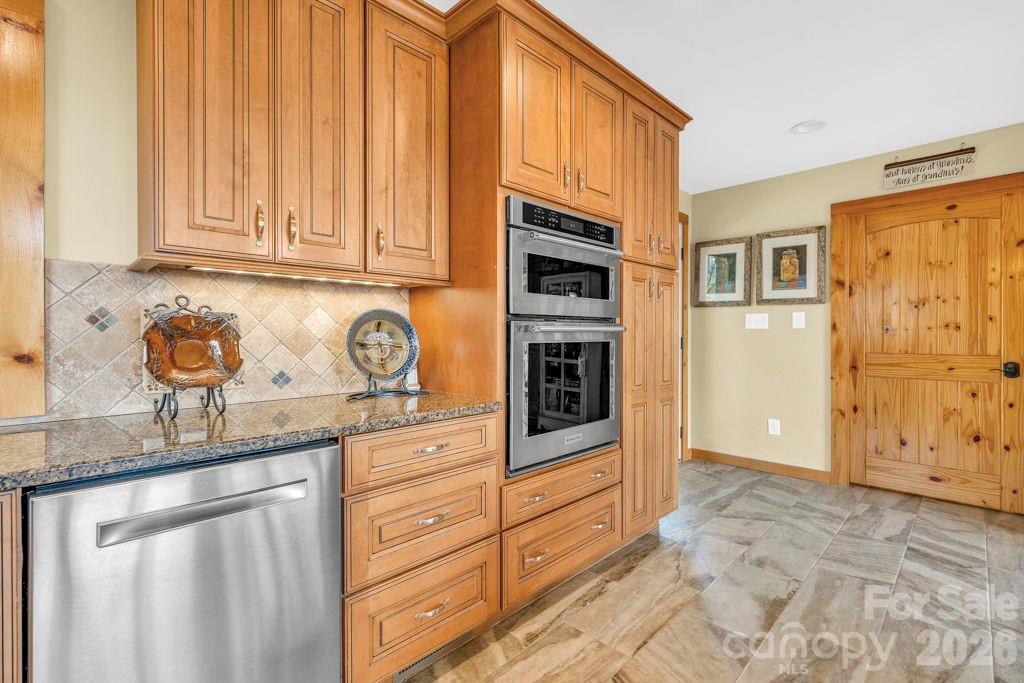 7054 Grandview Circle — Newland