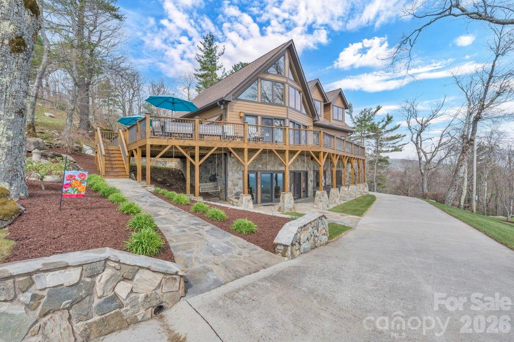7054 Grandview Circle — Newland