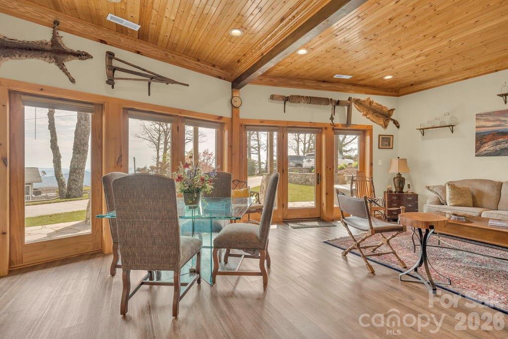 7054 Grandview Circle — Newland