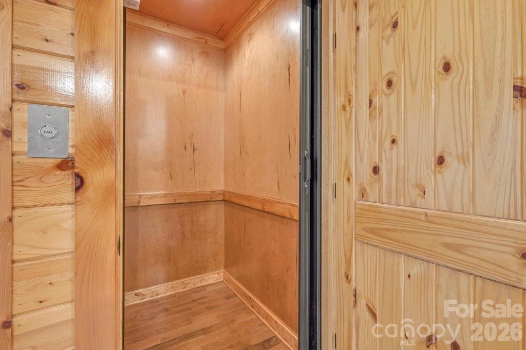 7054 Grandview Circle — Newland