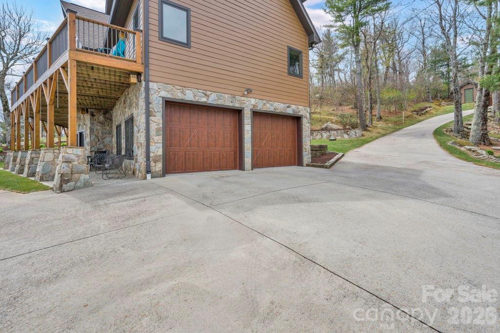 7054 Grandview Circle — Newland