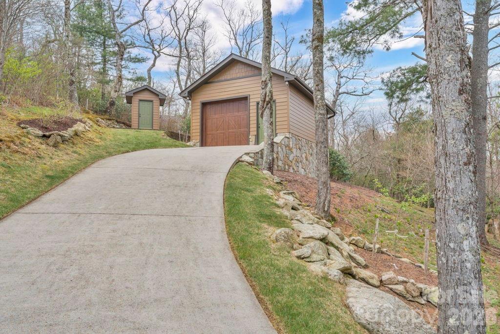 7054 Grandview Circle — Newland