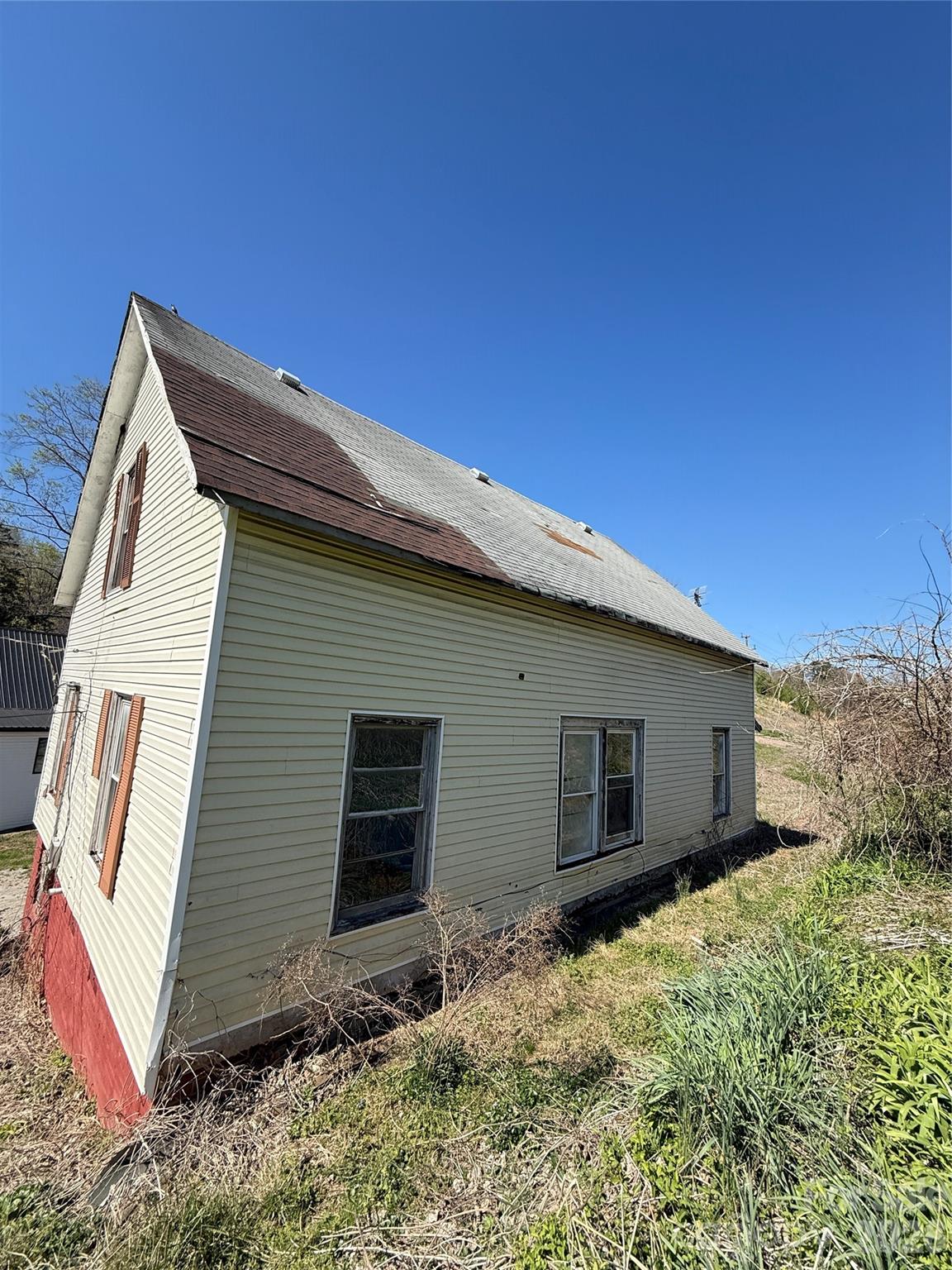 100 Hickory Street — Rhodhiss