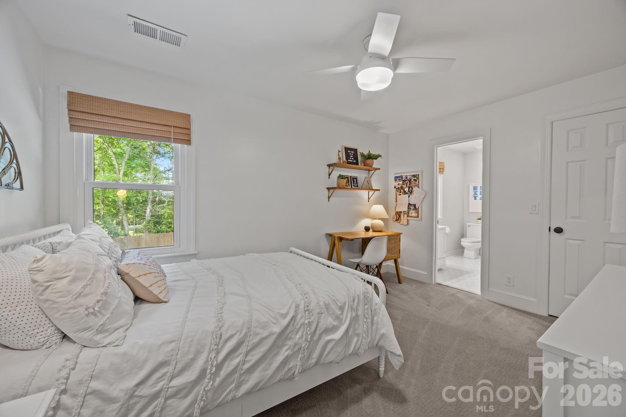 2234 Queensland Drive — Charlotte