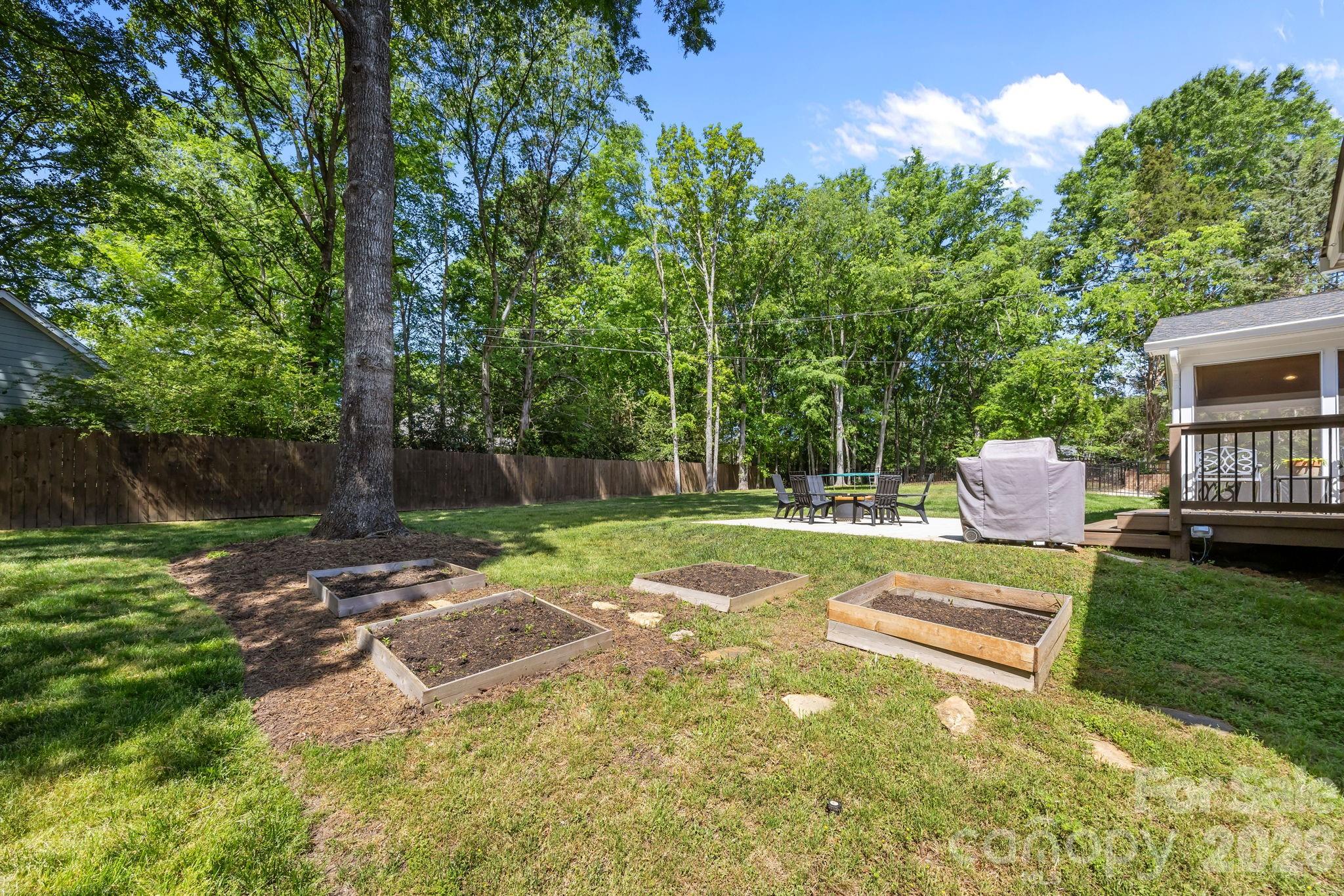 2234 Queensland Drive — Charlotte