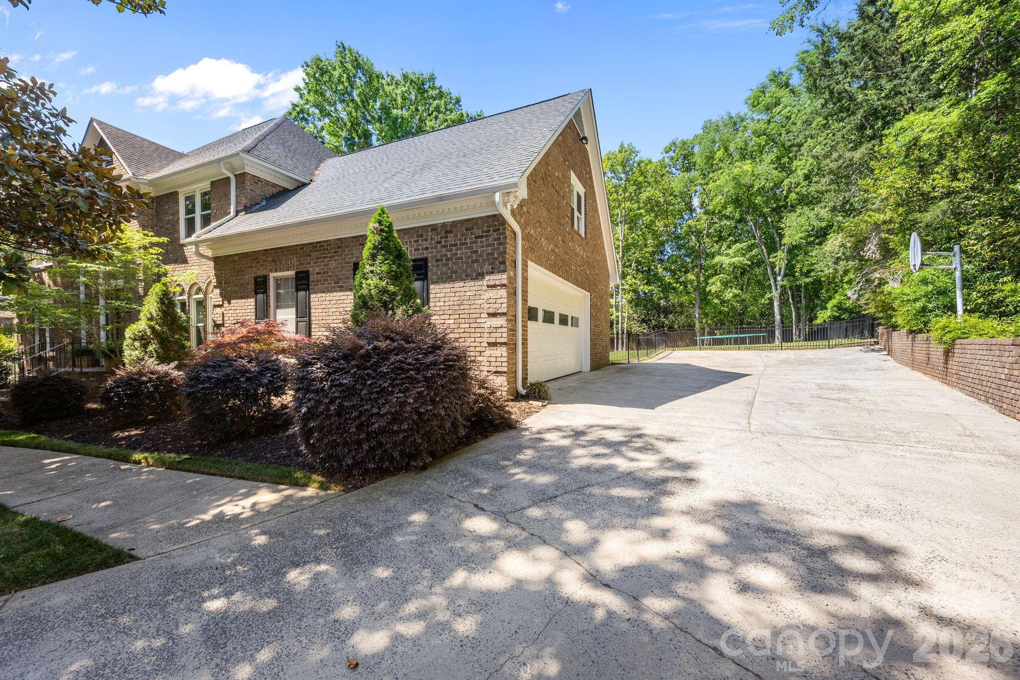 2234 Queensland Drive — Charlotte