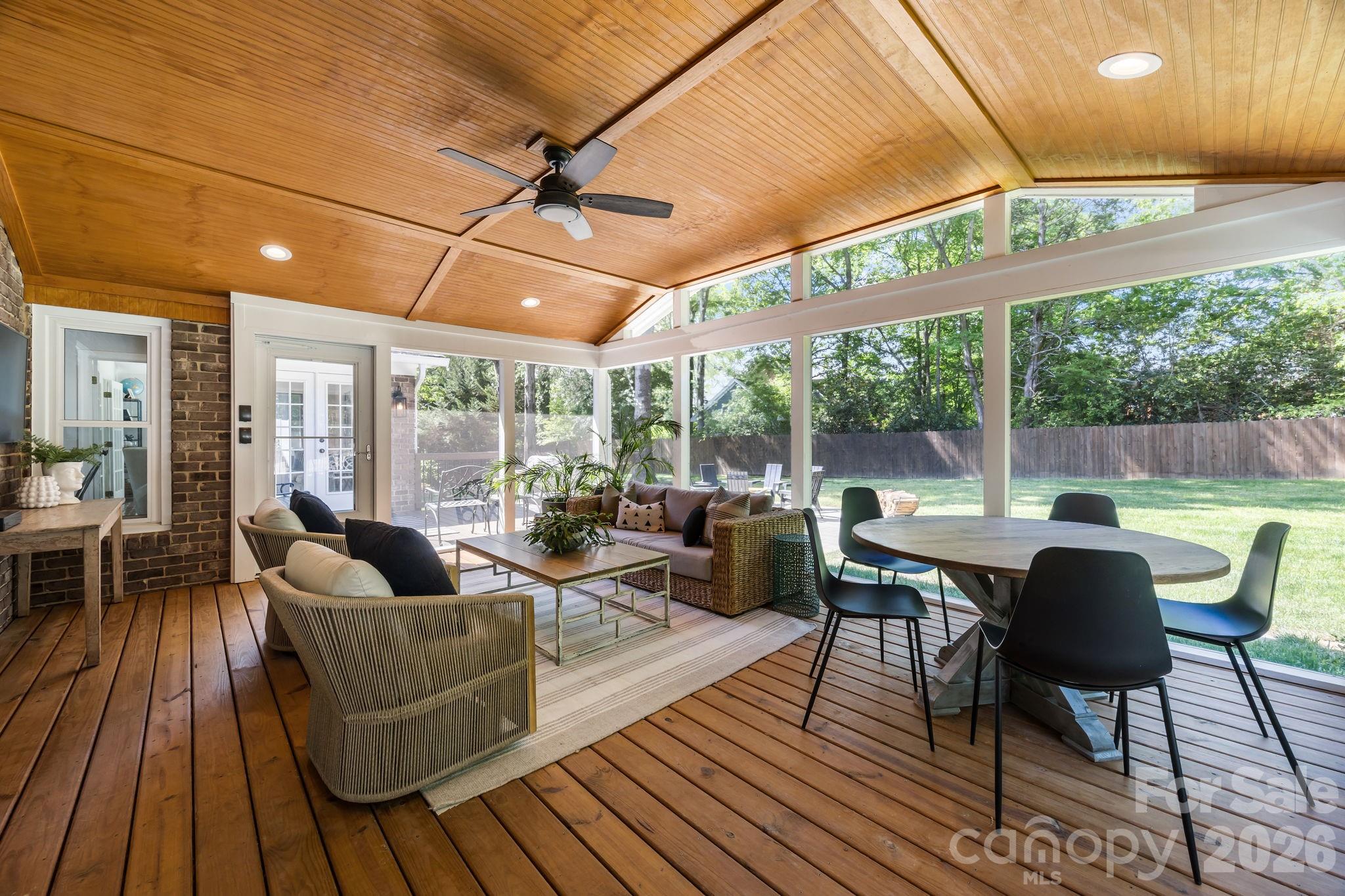 2234 Queensland Drive — Charlotte