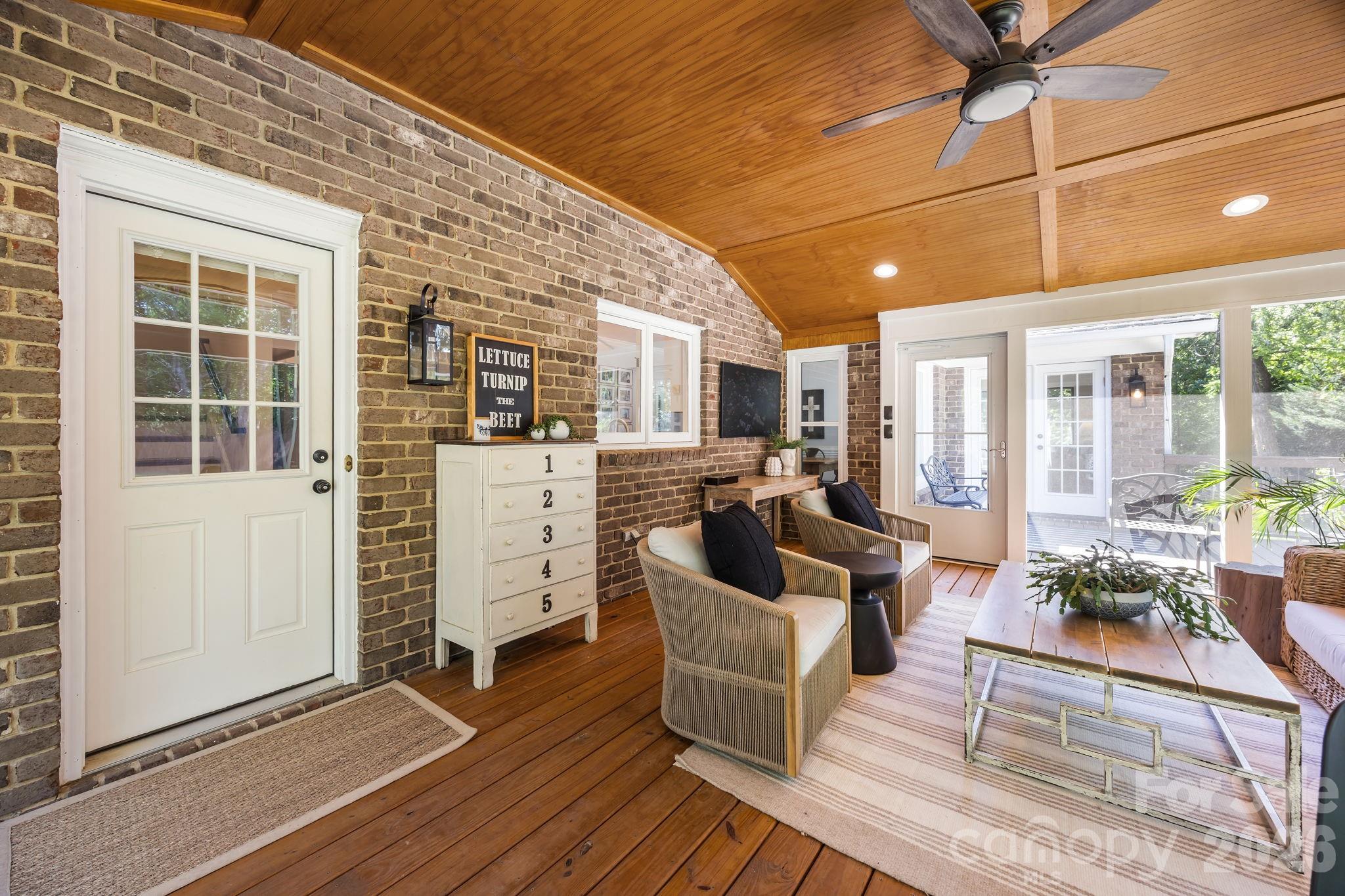 2234 Queensland Drive — Charlotte