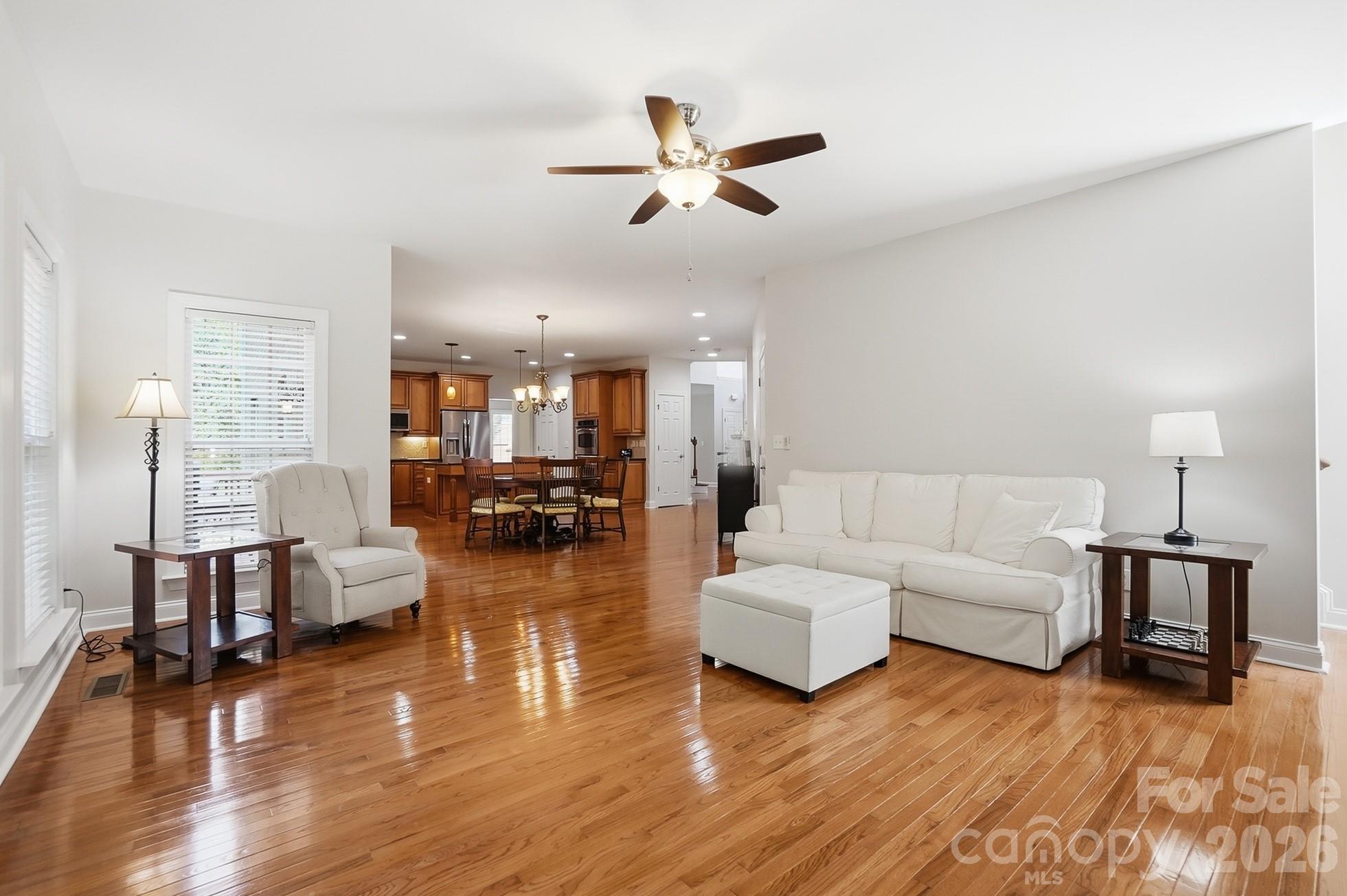 807 Crown Vista Court — Wesley Chapel