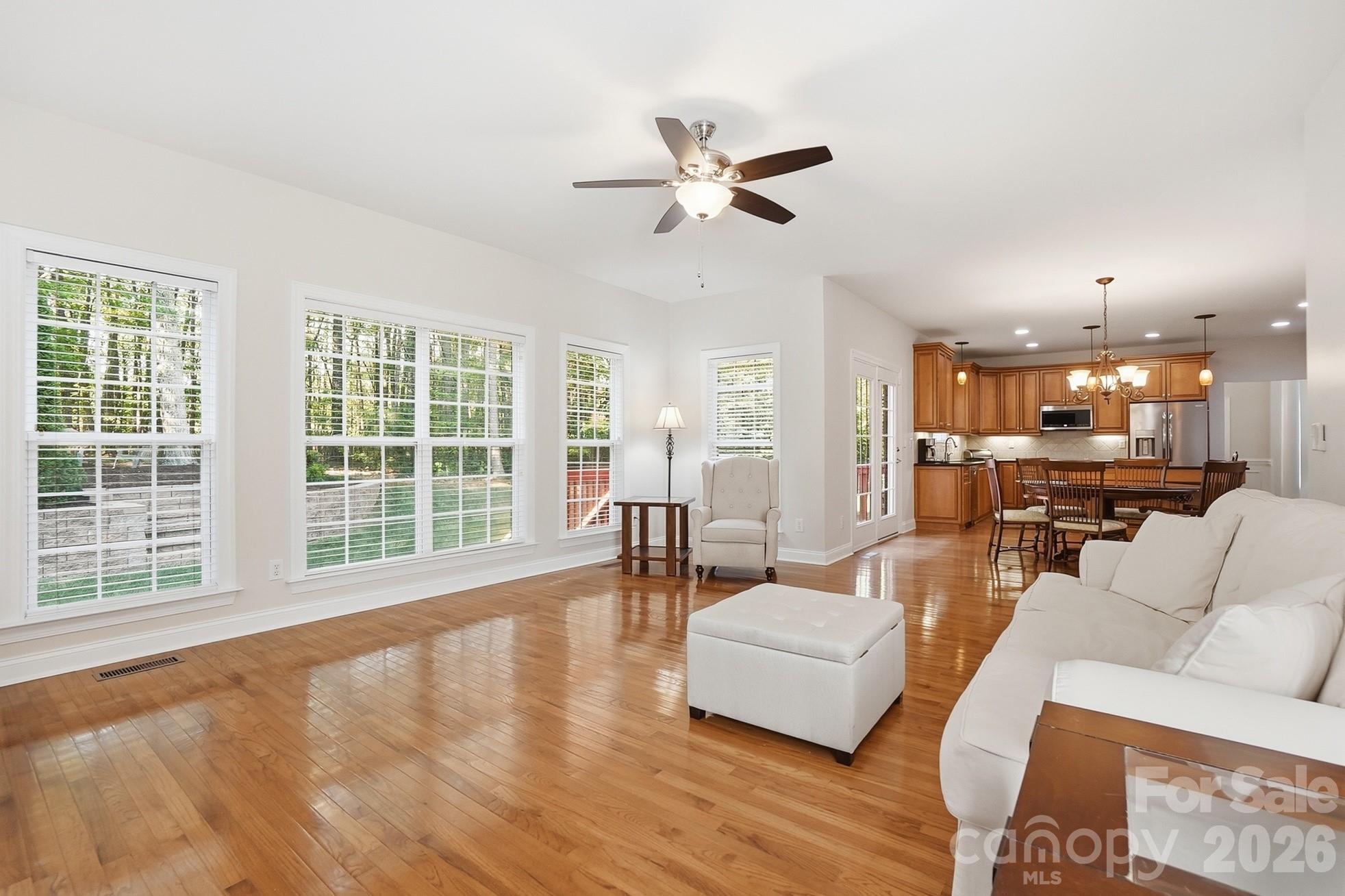 807 Crown Vista Court — Wesley Chapel
