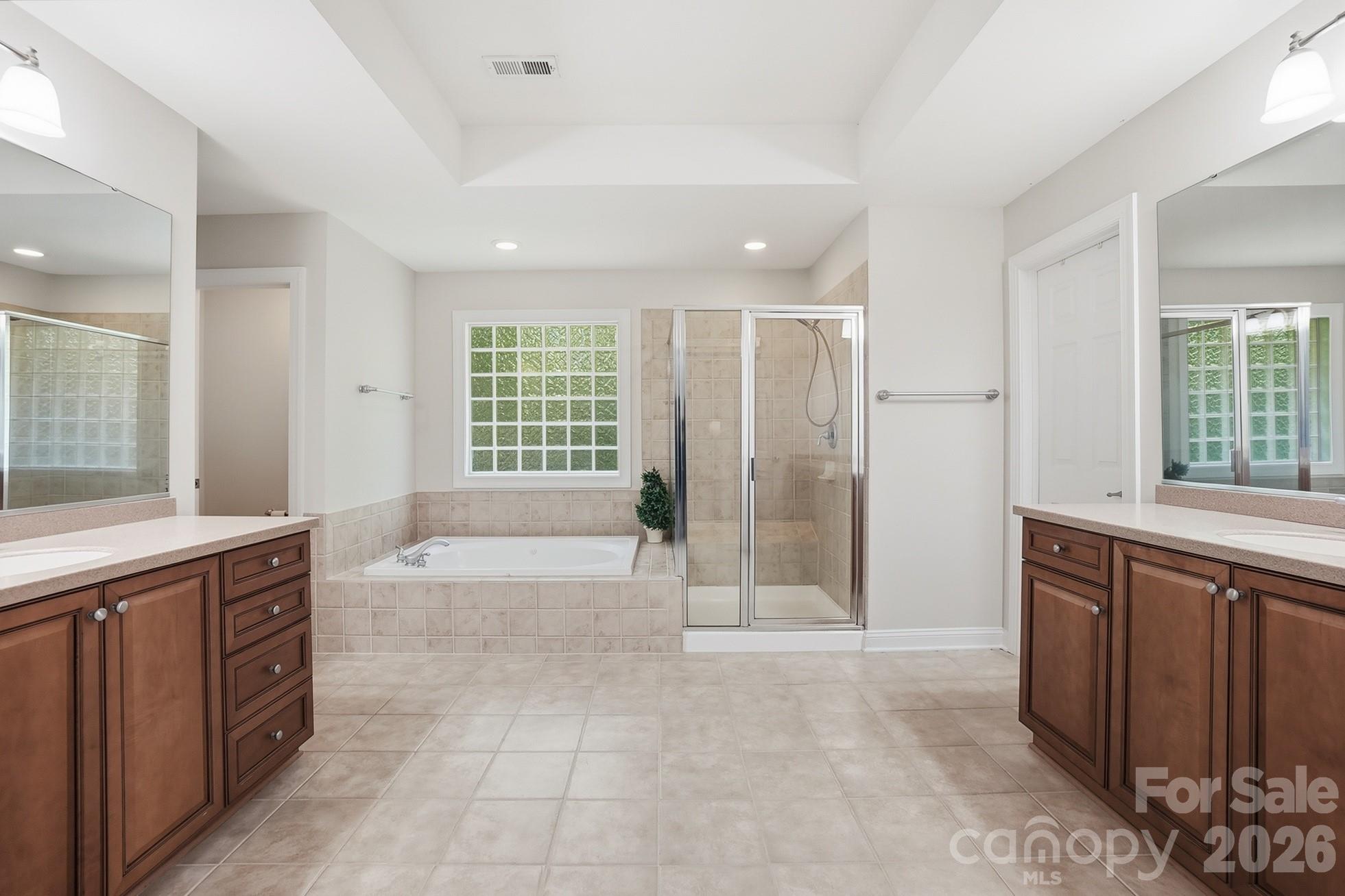 807 Crown Vista Court — Wesley Chapel