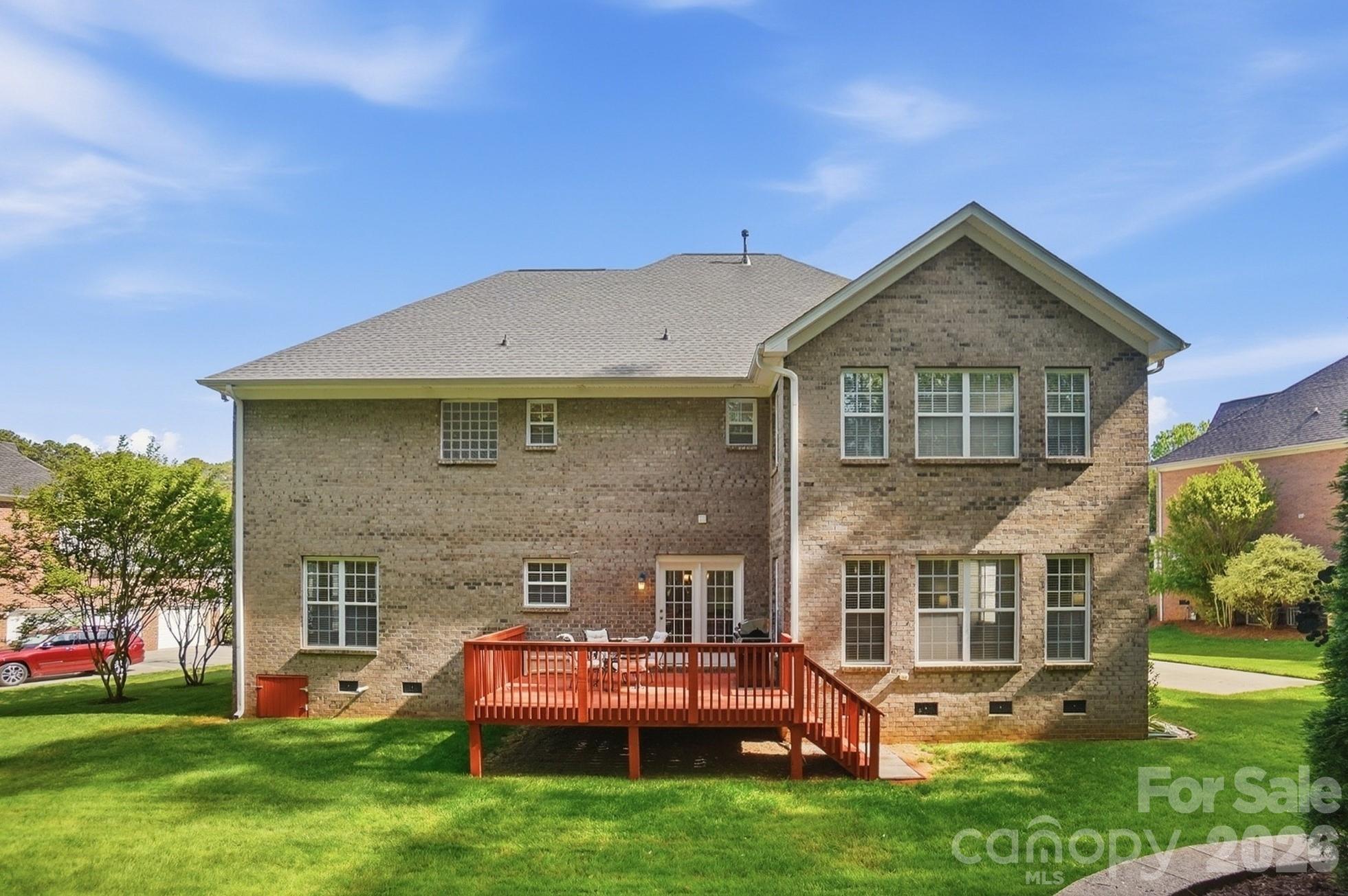 807 Crown Vista Court — Wesley Chapel