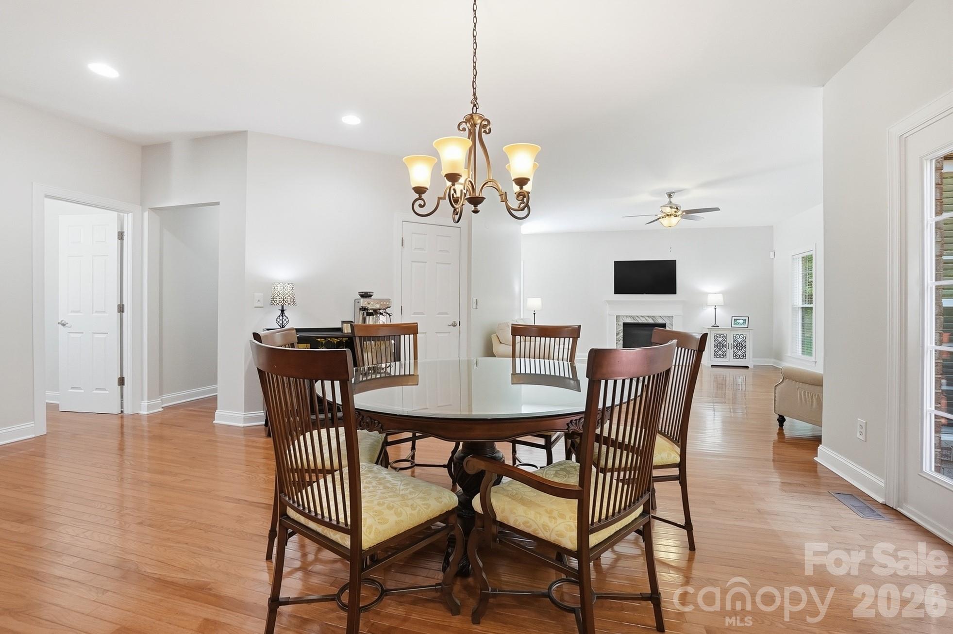 807 Crown Vista Court — Wesley Chapel