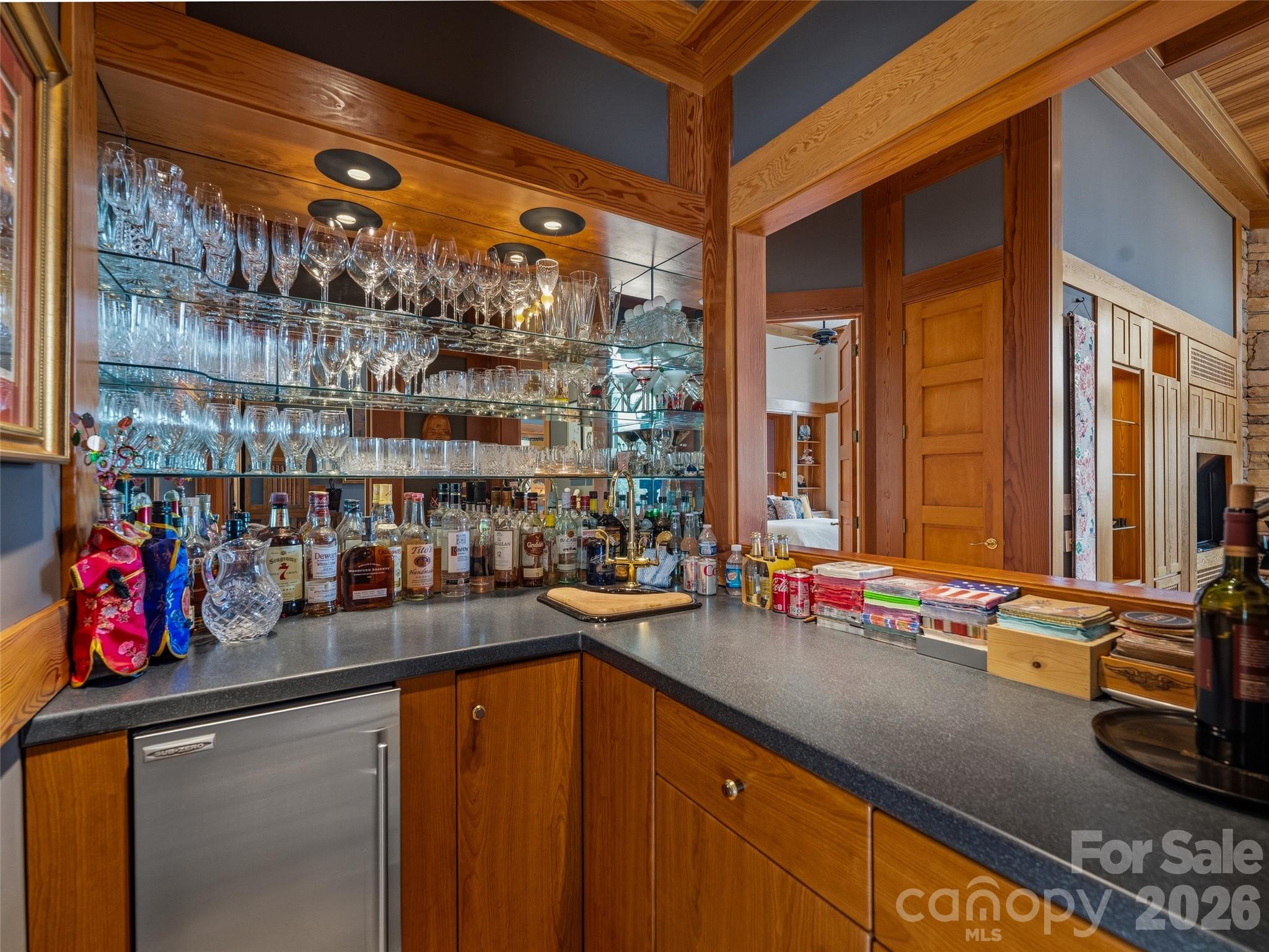 1000 McFarlane Way — Hendersonville