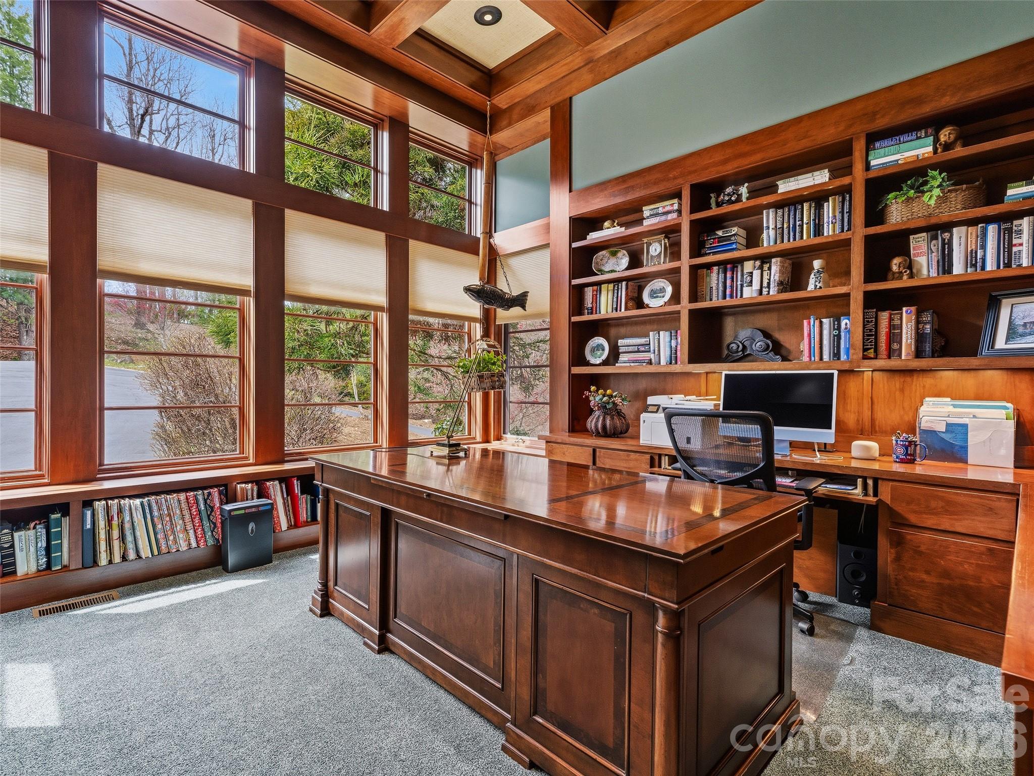 1000 McFarlane Way — Hendersonville