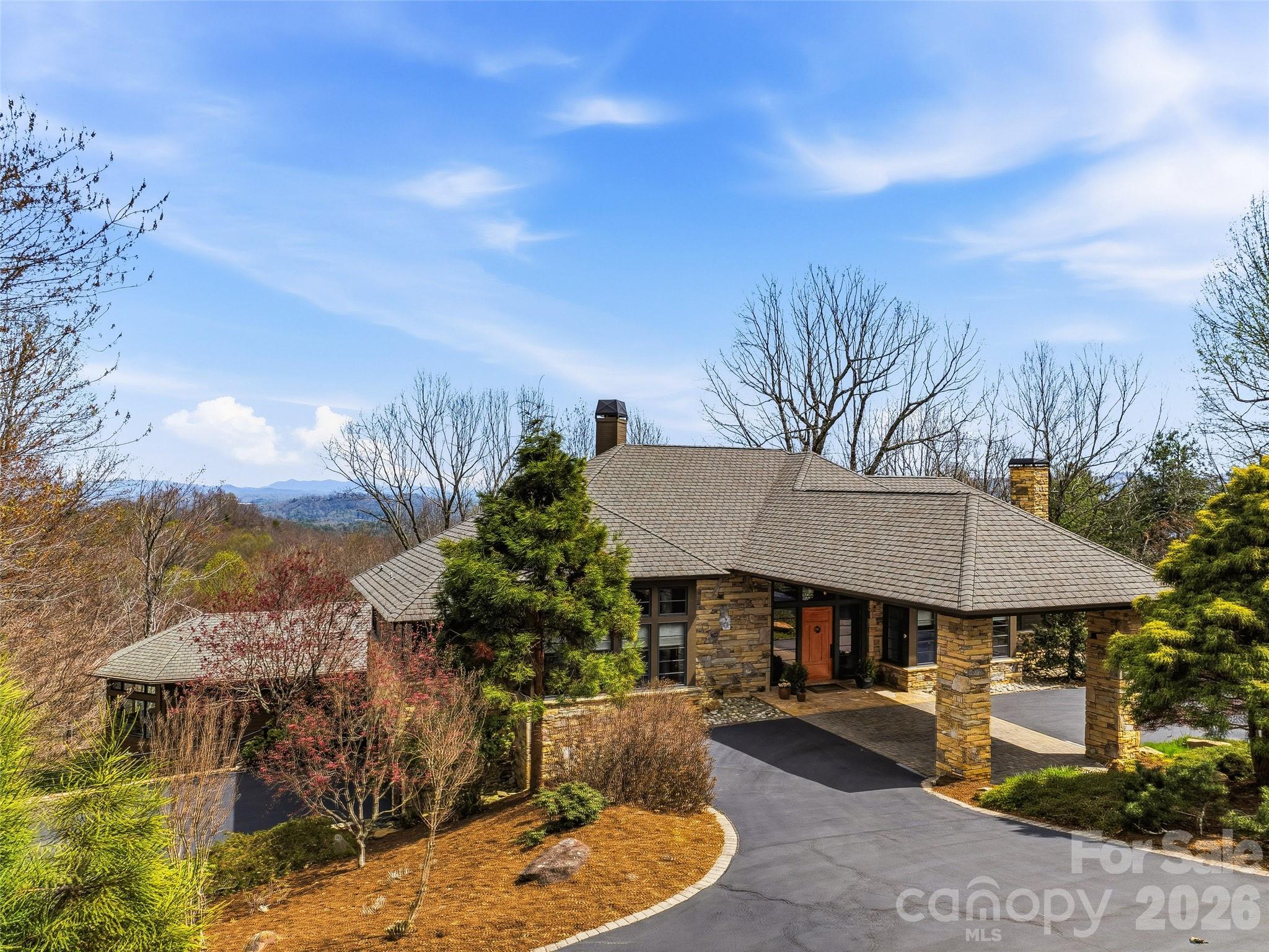 1000 McFarlane Way — Hendersonville