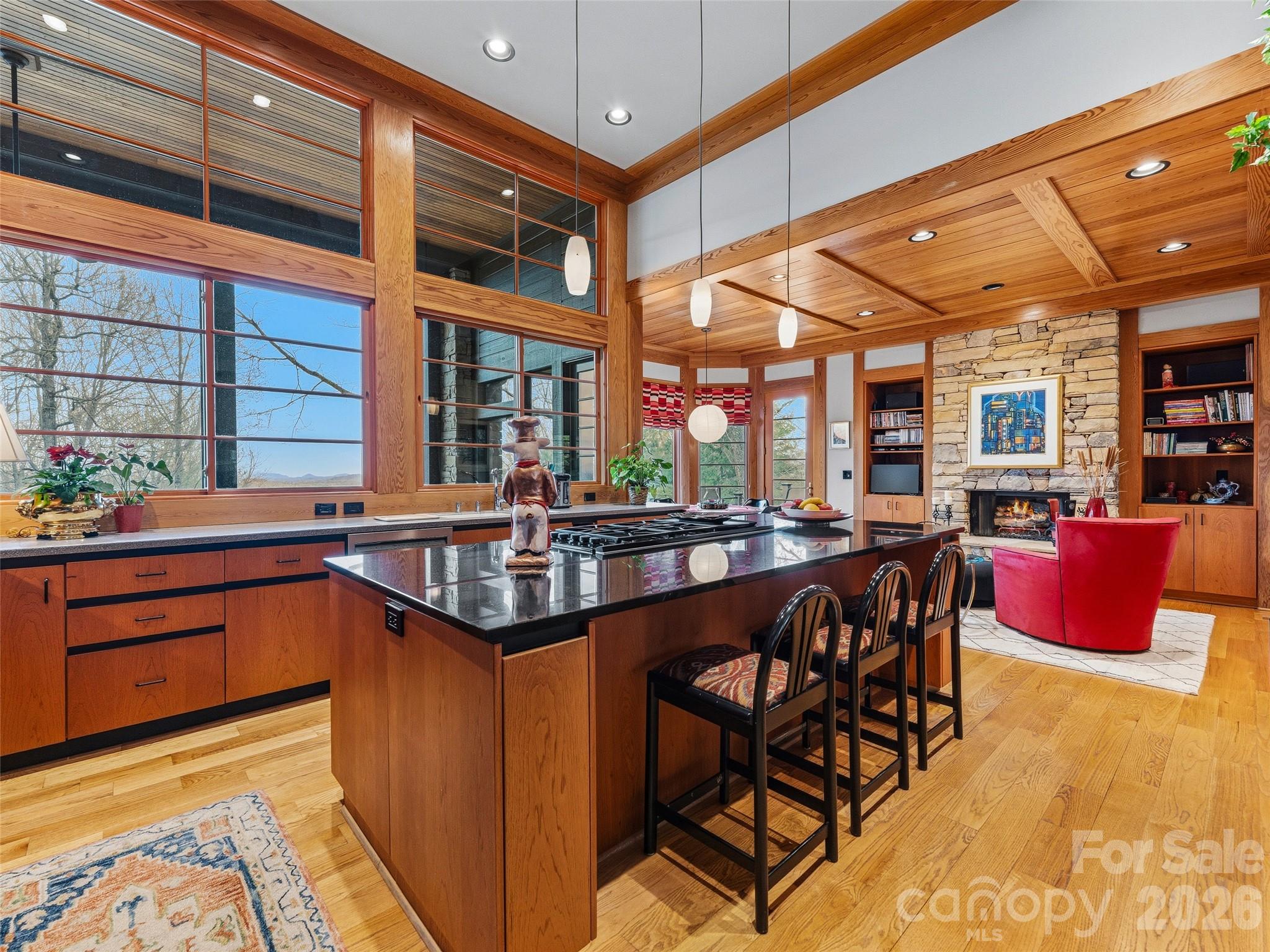 1000 McFarlane Way — Hendersonville