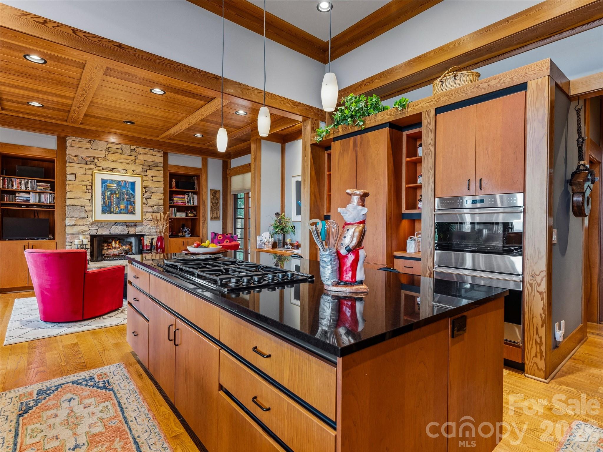 1000 McFarlane Way — Hendersonville