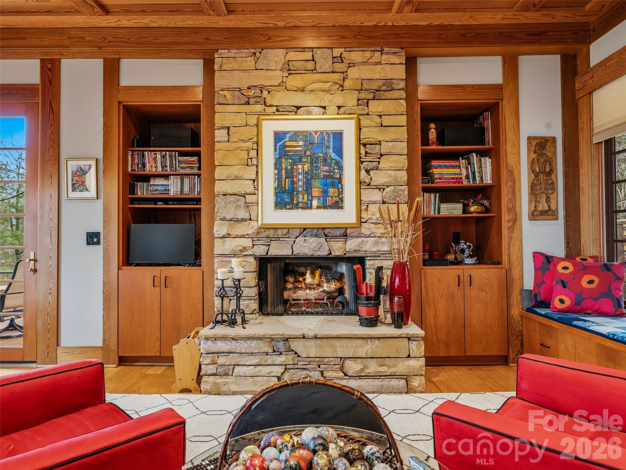 1000 McFarlane Way — Hendersonville