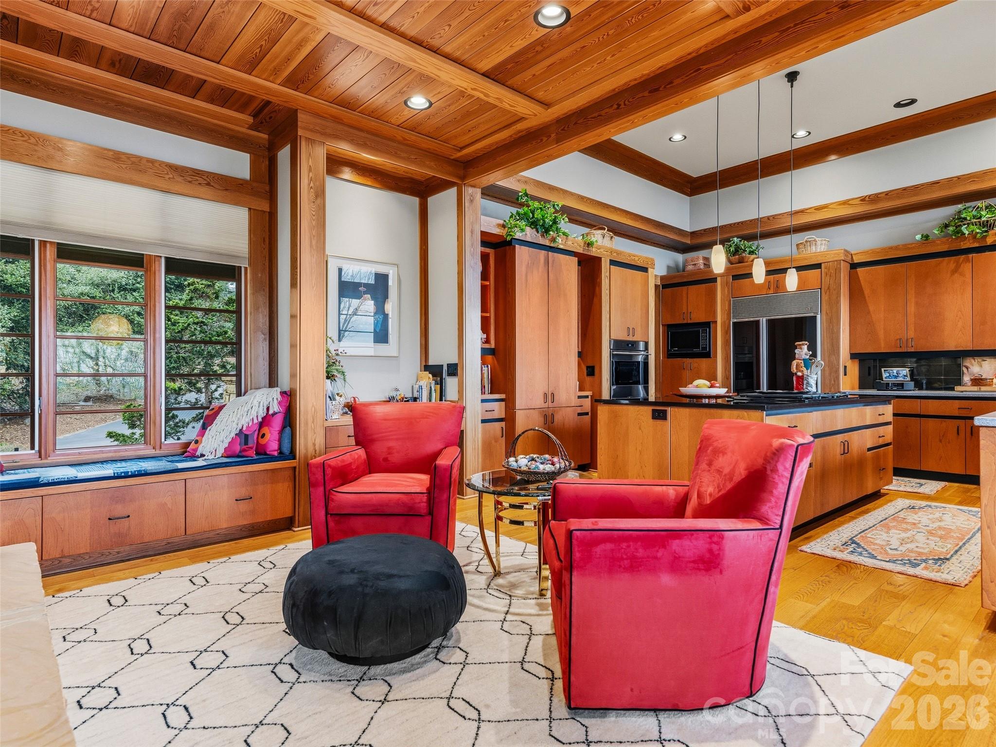 1000 McFarlane Way — Hendersonville