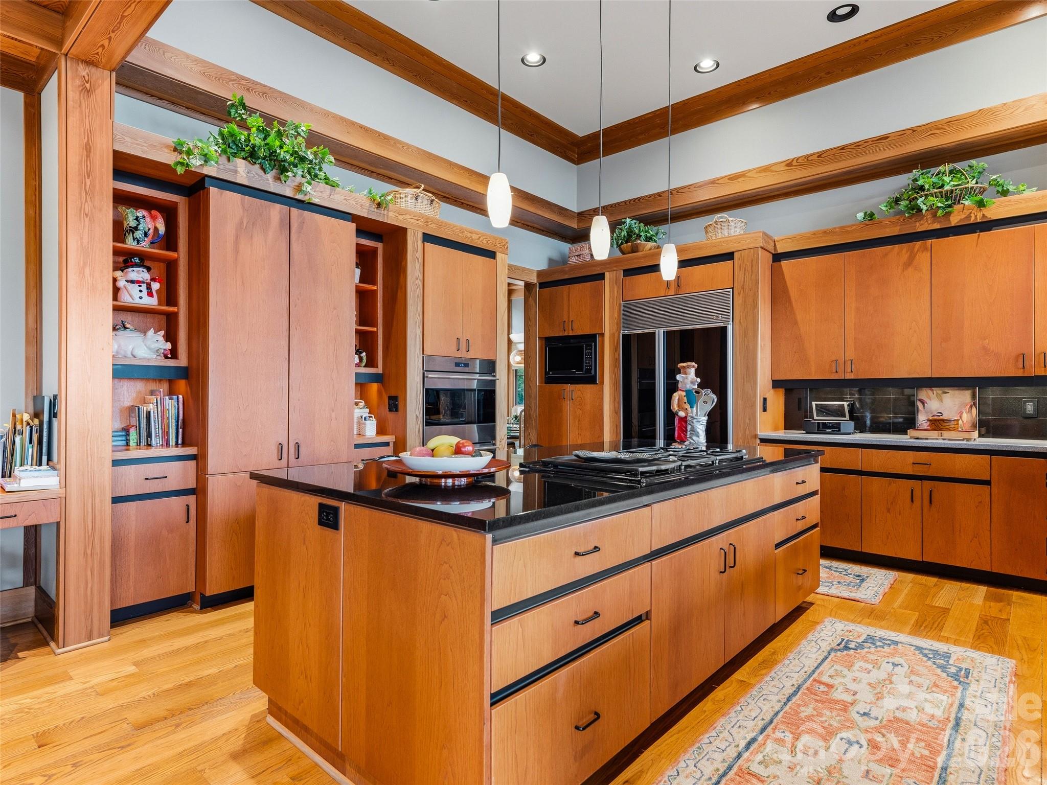 1000 McFarlane Way — Hendersonville