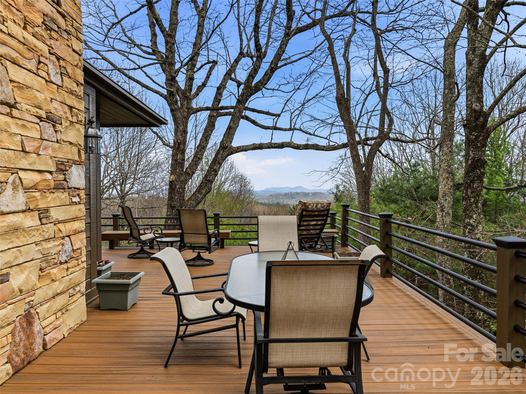 1000 McFarlane Way — Hendersonville