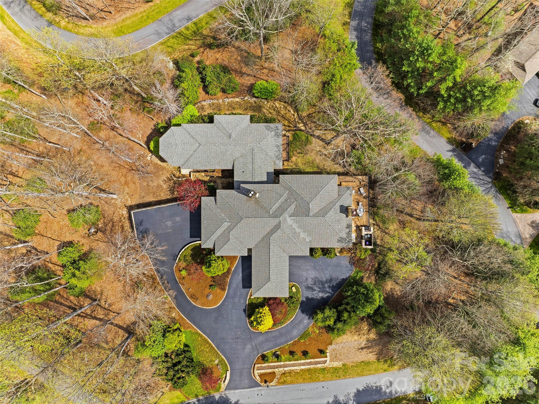 1000 McFarlane Way — Hendersonville