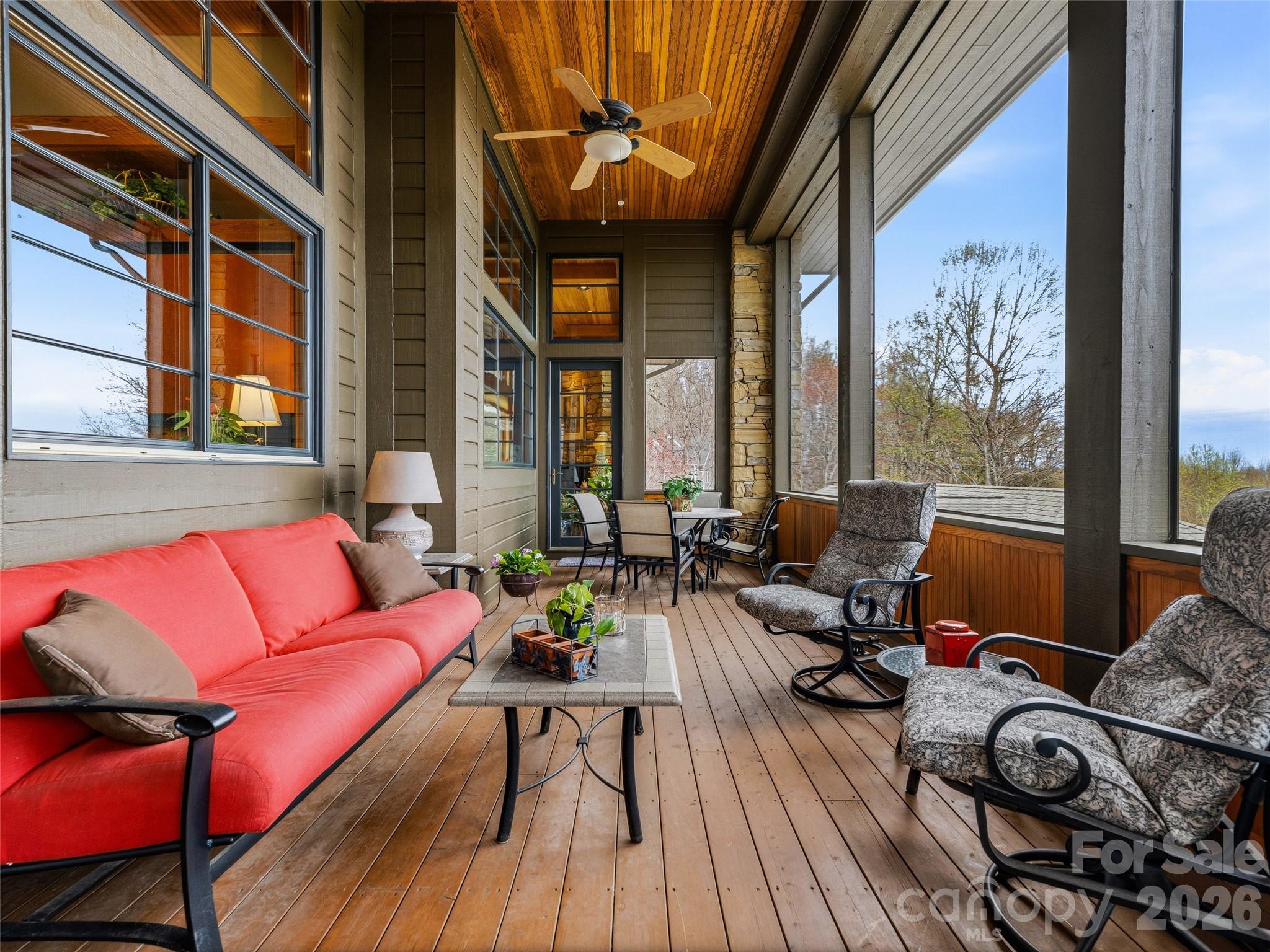 1000 McFarlane Way — Hendersonville