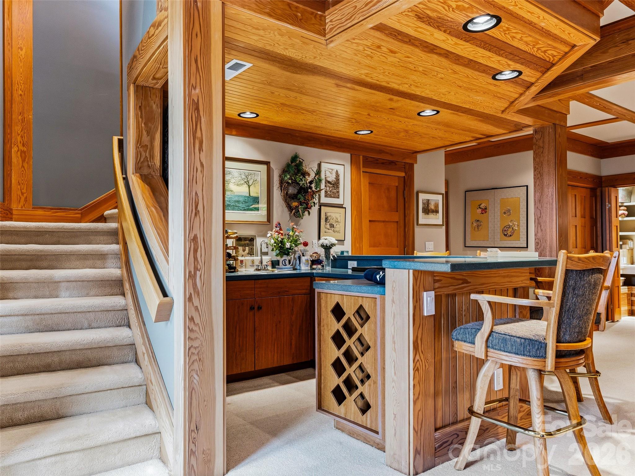 1000 McFarlane Way — Hendersonville
