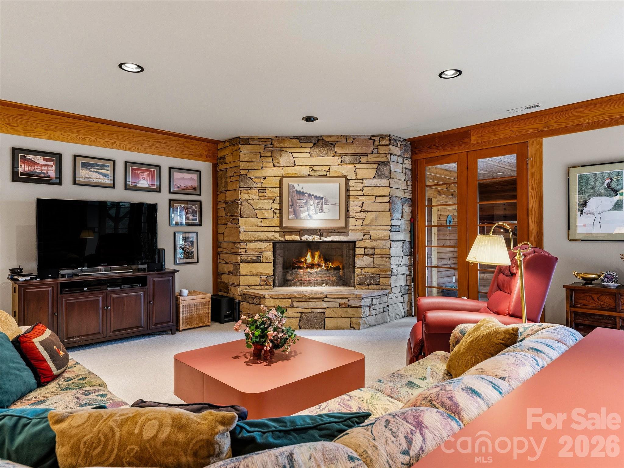 1000 McFarlane Way — Hendersonville