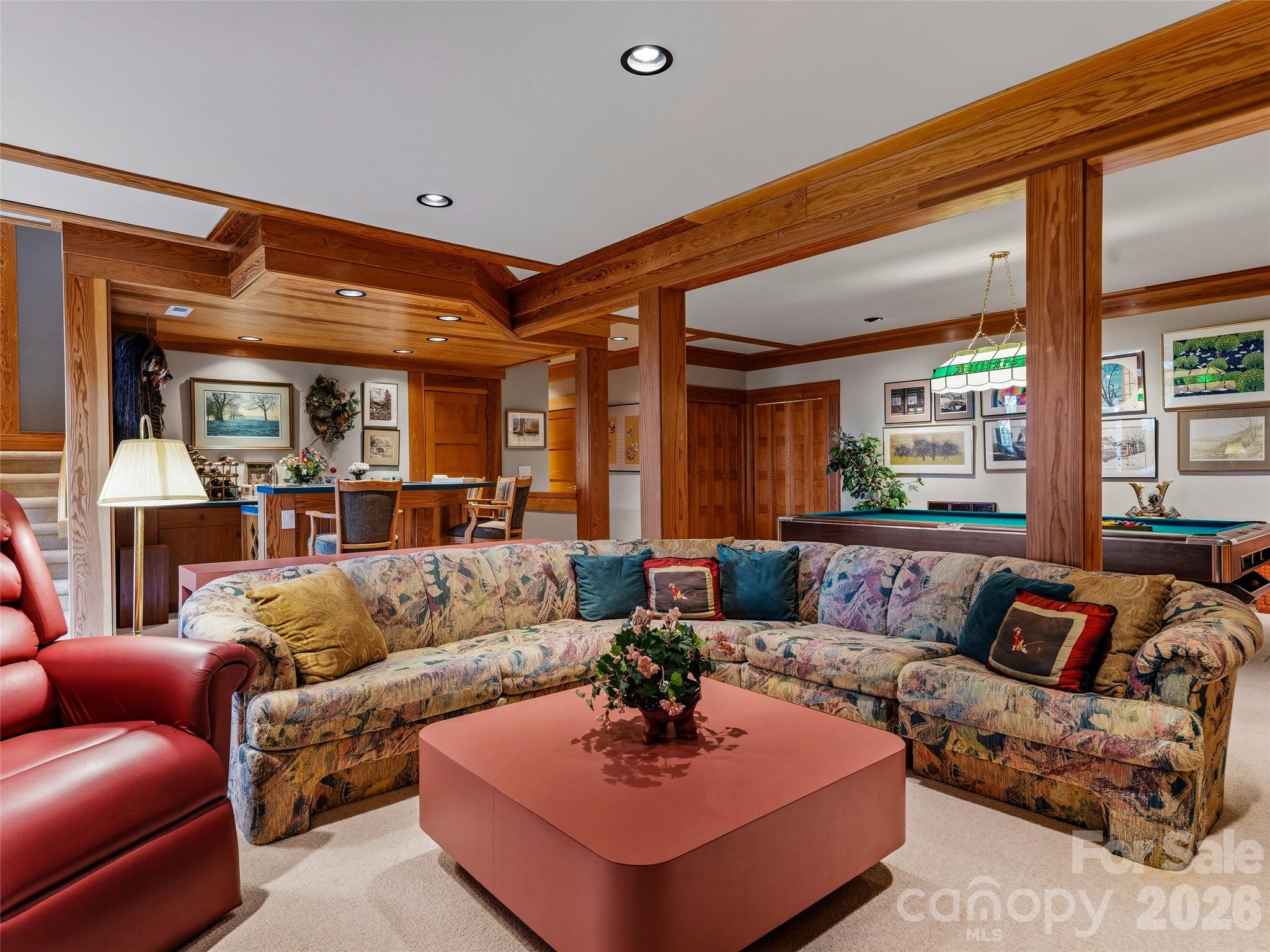 1000 McFarlane Way — Hendersonville