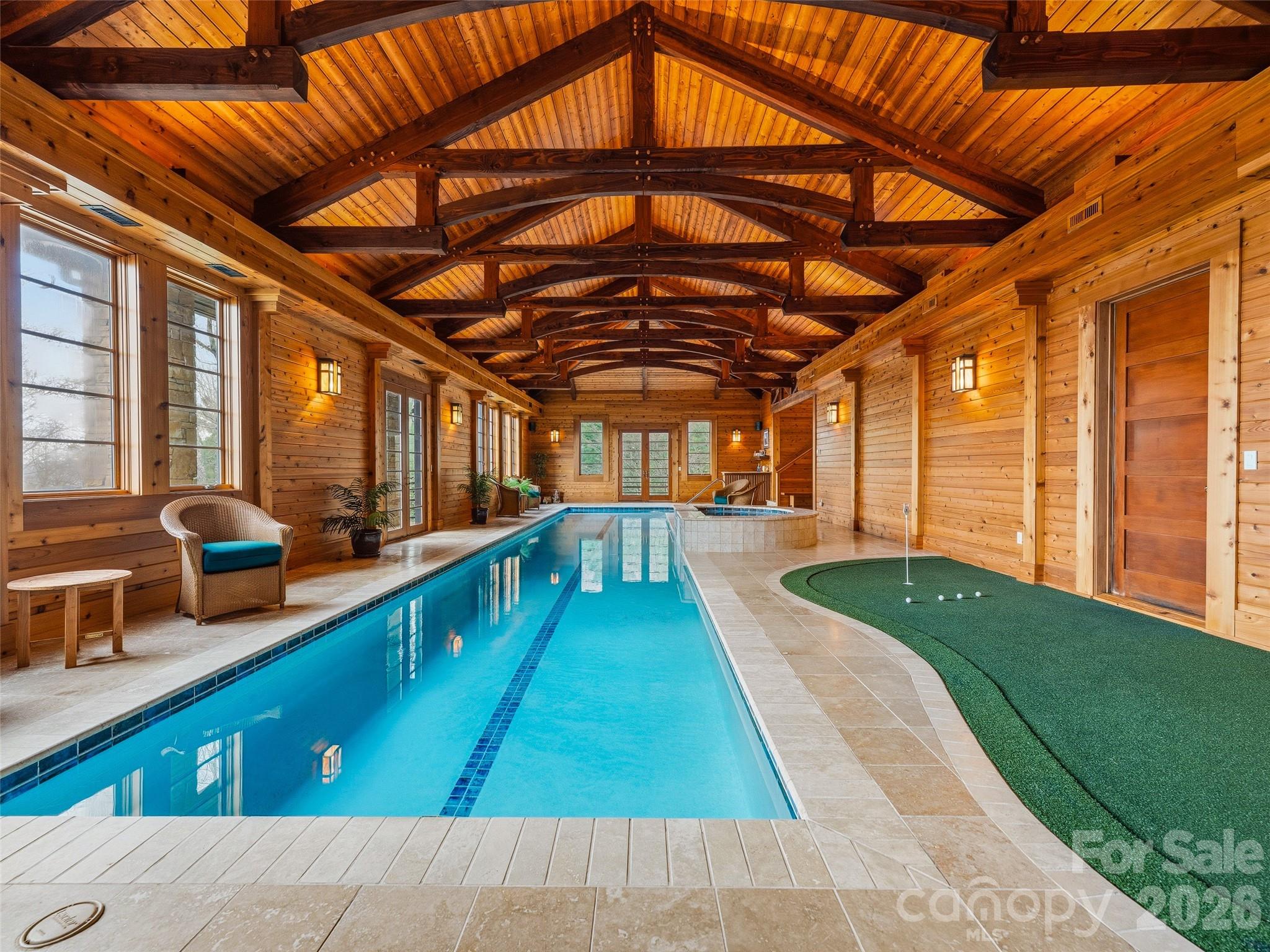 1000 McFarlane Way — Hendersonville