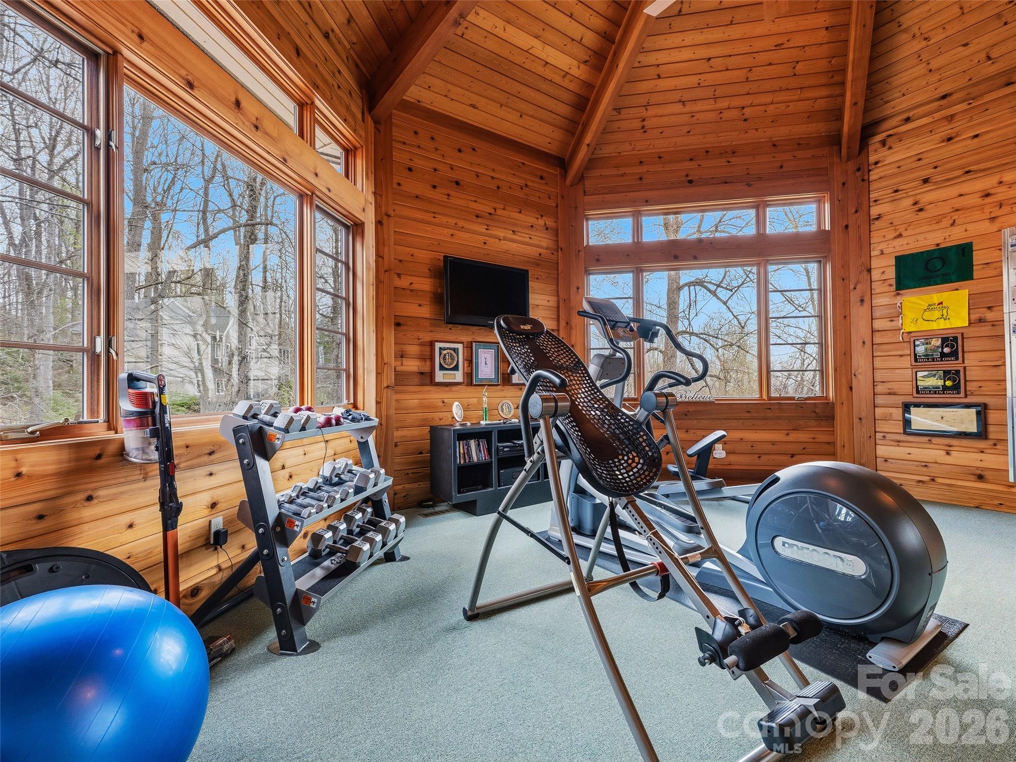 1000 McFarlane Way — Hendersonville