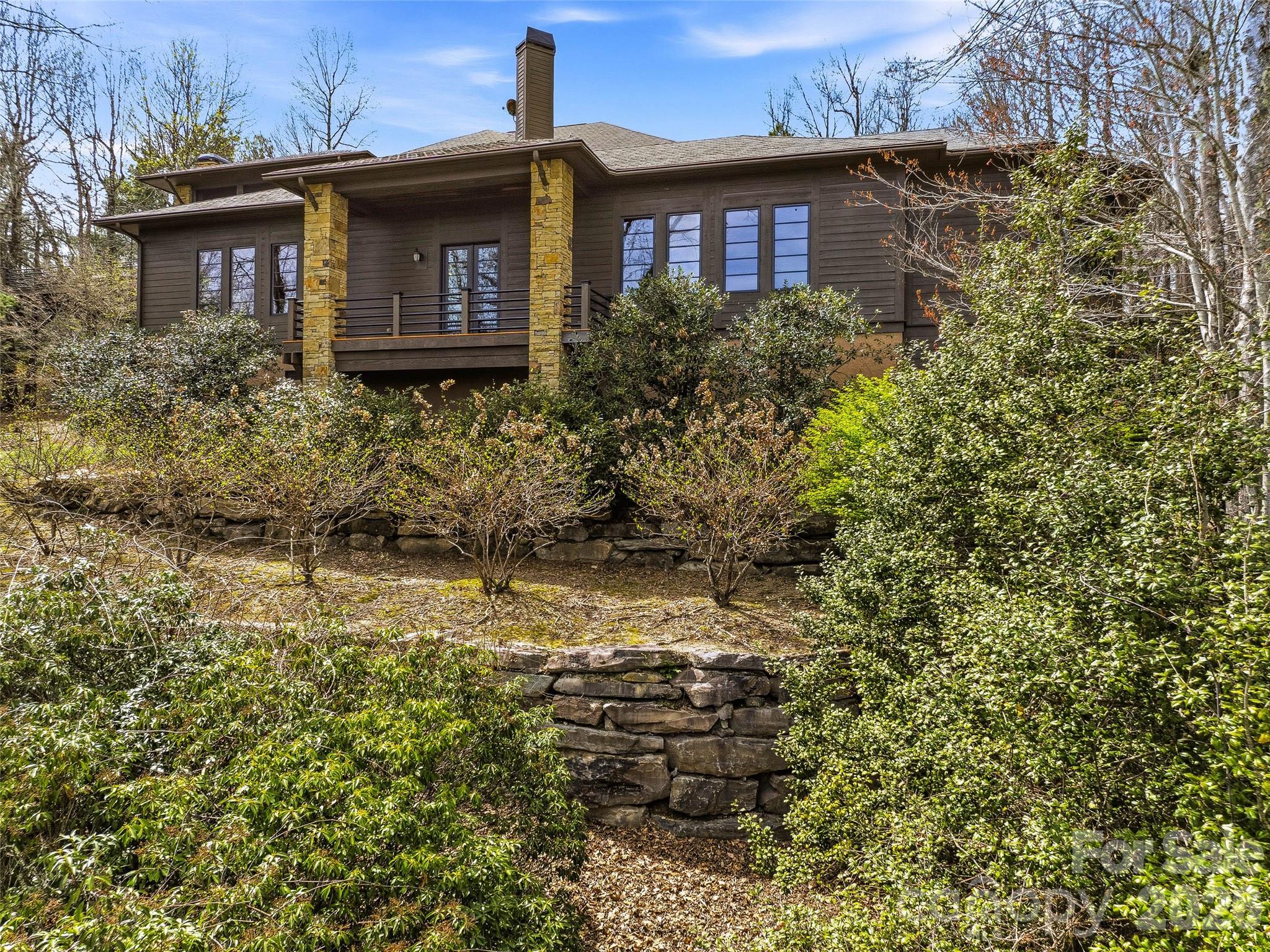 1000 McFarlane Way — Hendersonville