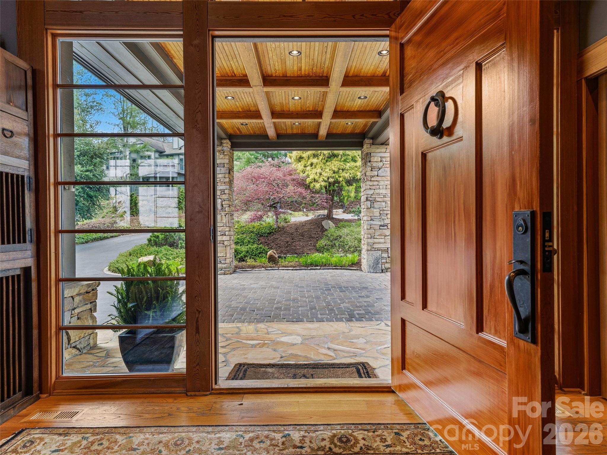 1000 McFarlane Way — Hendersonville