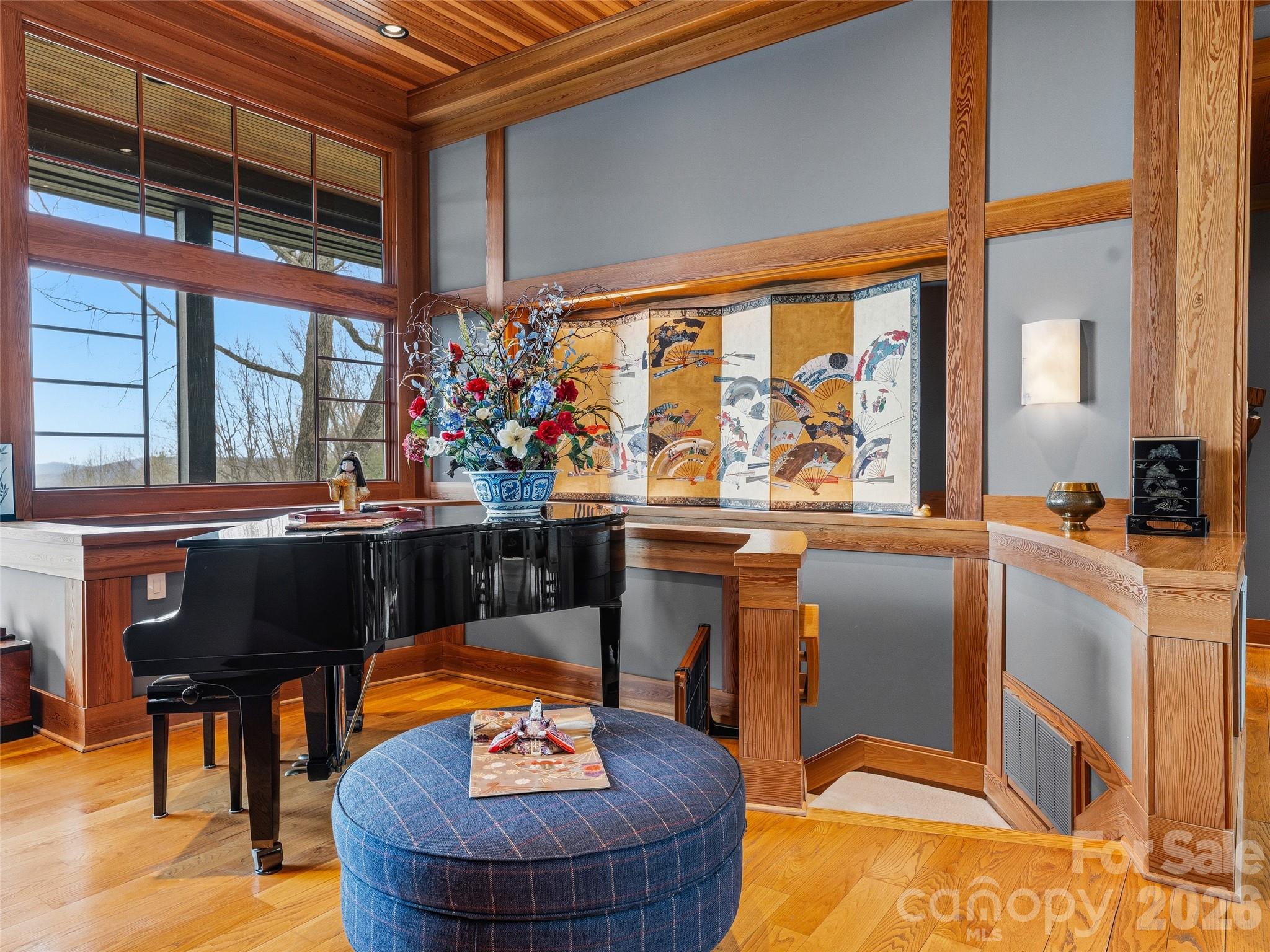 1000 McFarlane Way — Hendersonville